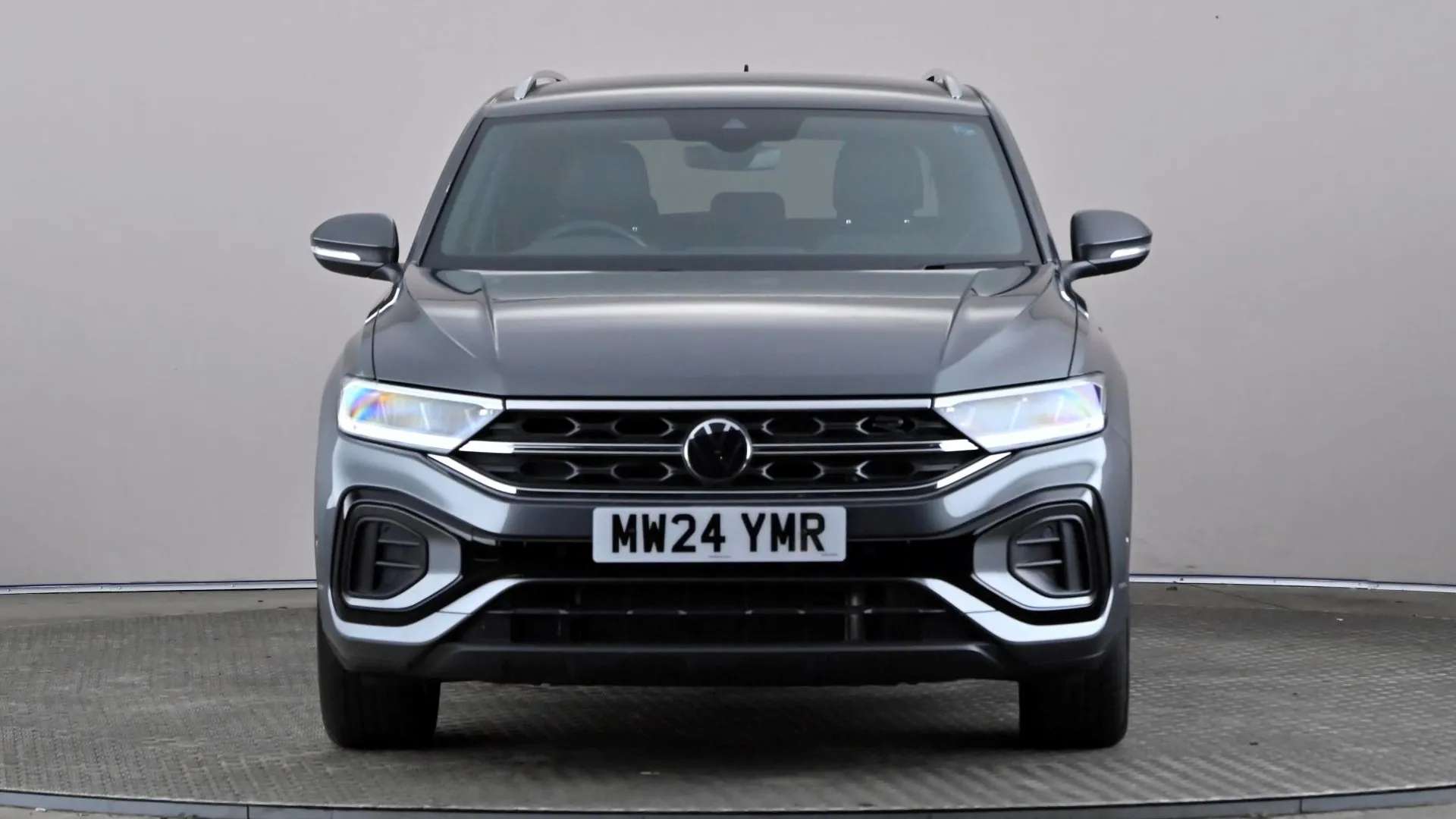 A 2024 VOLKSWAGEN T-ROC 1.5 TSI R-Line A 2024 VOLKSWAGEN T-ROC 1.5 TSI R-Line