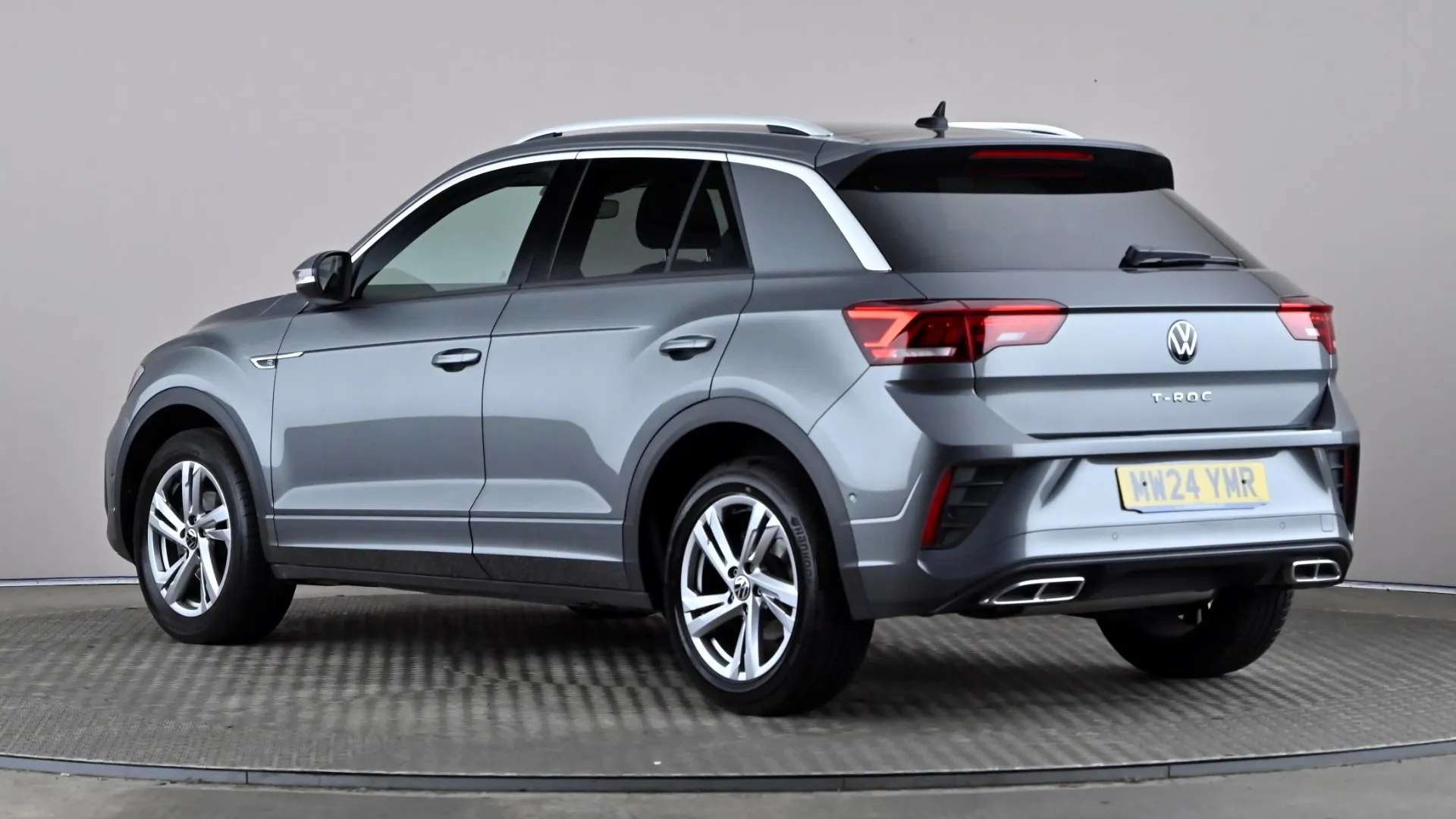 A 2024 VOLKSWAGEN T-ROC 1.5 TSI R-Line A 2024 VOLKSWAGEN T-ROC 1.5 TSI R-Line