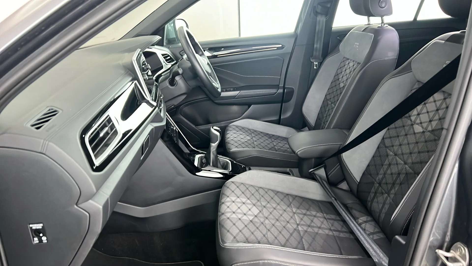 2024 VOLKSWAGEN T-ROC 2024 VOLKSWAGEN T-ROC