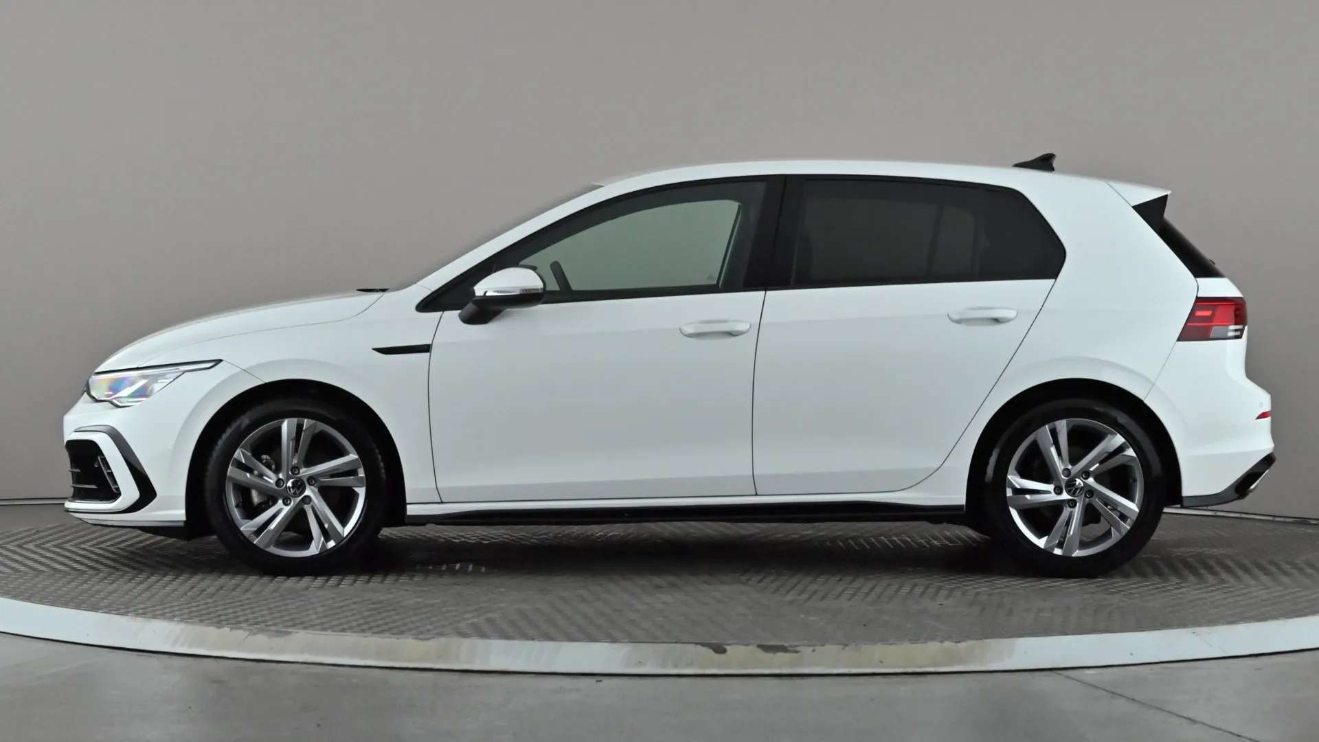 A 2022 VOLKSWAGEN GOLF 1.5 TSI R-Line A 2022 VOLKSWAGEN GOLF 1.5 TSI R-Line