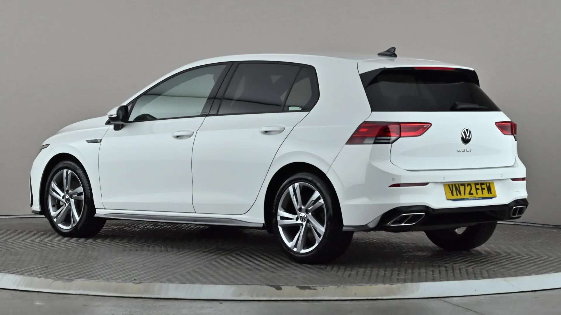 A 2022 VOLKSWAGEN GOLF 1.5 TSI R-Line A 2022 VOLKSWAGEN GOLF 1.5 TSI R-Line