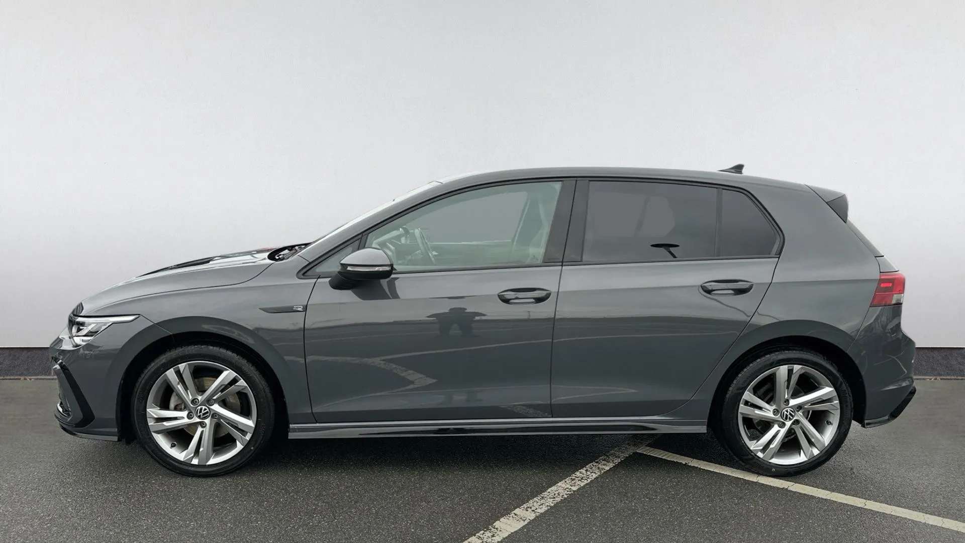 A 2022 VOLKSWAGEN GOLF 1.5 TSI R-Line A 2022 VOLKSWAGEN GOLF 1.5 TSI R-Line