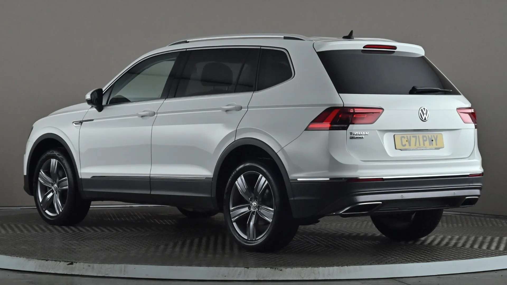 A 2021 VOLKSWAGEN TIGUAN ALLSPACE 1.5 TSI SEL DSG A 2021 VOLKSWAGEN TIGUAN ALLSPACE 1.5 TSI SEL DSG