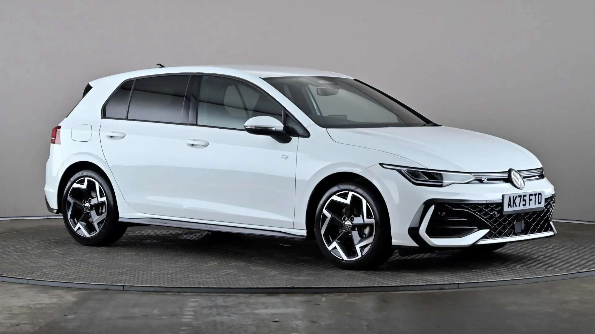 A 2025 VOLKSWAGEN GOLF 1.5 eTSI 150 R-Line DSG A 2025 VOLKSWAGEN GOLF 1.5 eTSI 150 R-Line DSG