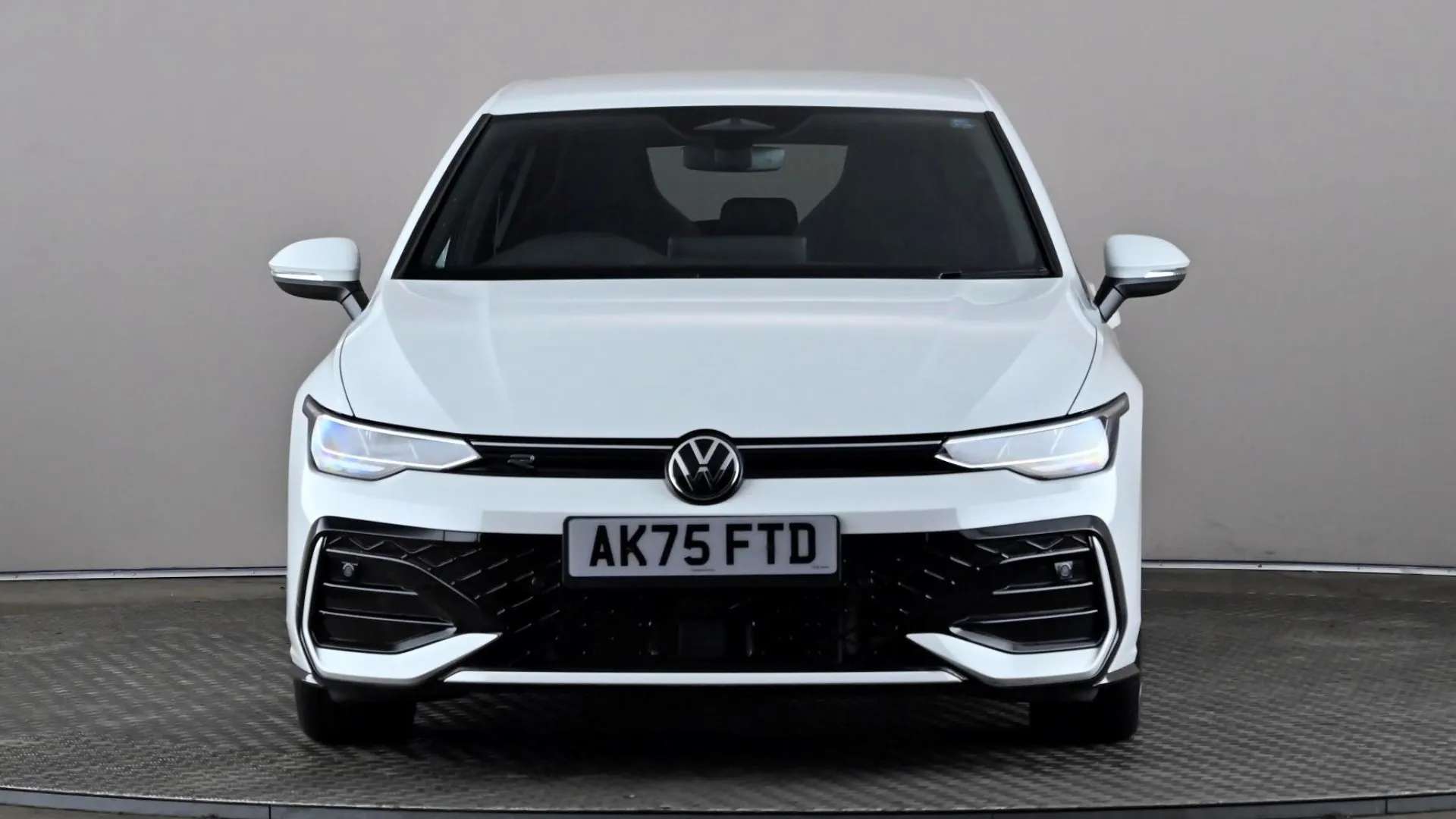A 2025 VOLKSWAGEN GOLF 1.5 eTSI 150 R-Line DSG A 2025 VOLKSWAGEN GOLF 1.5 eTSI 150 R-Line DSG