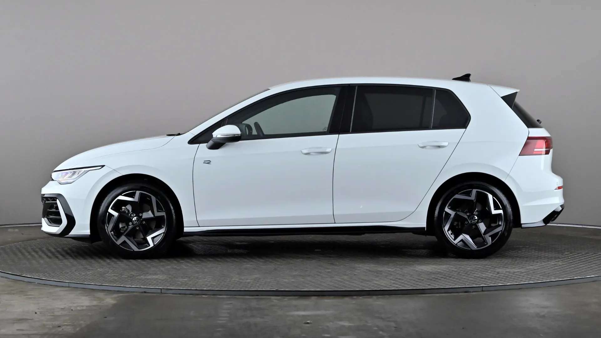 A 2025 VOLKSWAGEN GOLF 1.5 eTSI 150 R-Line DSG A 2025 VOLKSWAGEN GOLF 1.5 eTSI 150 R-Line DSG