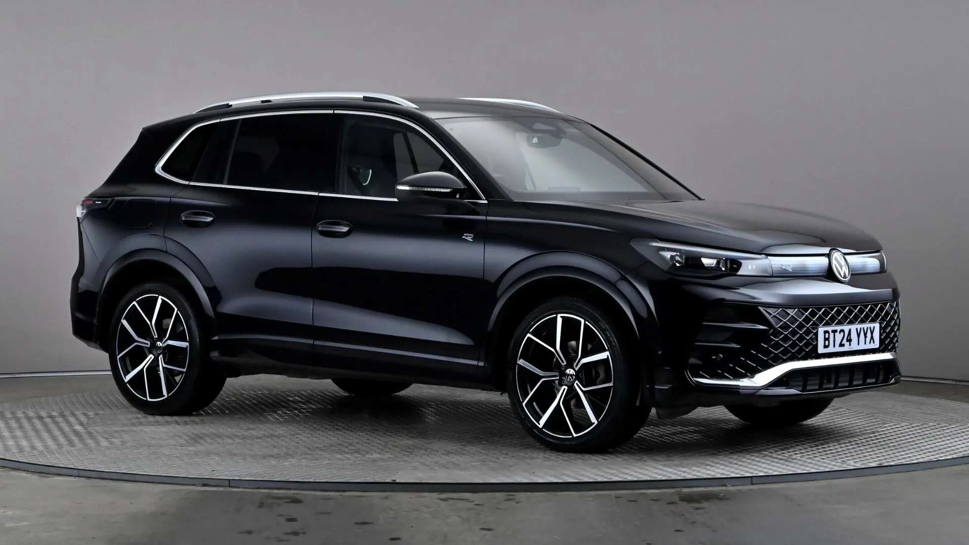 A 2024 VOLKSWAGEN TIGUAN 1.5 eTSI 150 R-Line DSG A 2024 VOLKSWAGEN TIGUAN 1.5 eTSI 150 R-Line DSG