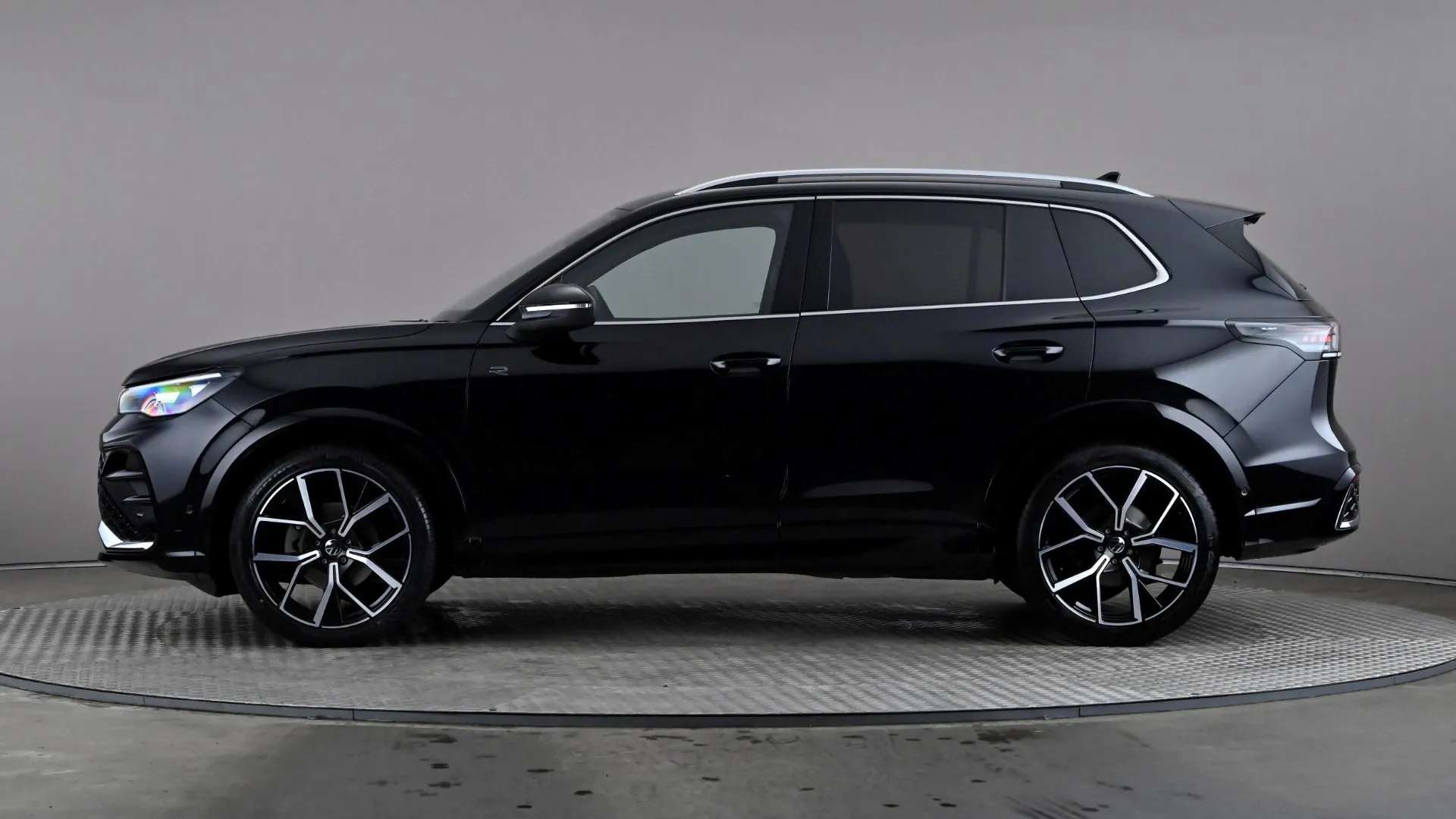 A 2024 VOLKSWAGEN TIGUAN 1.5 eTSI 150 R-Line DSG A 2024 VOLKSWAGEN TIGUAN 1.5 eTSI 150 R-Line DSG