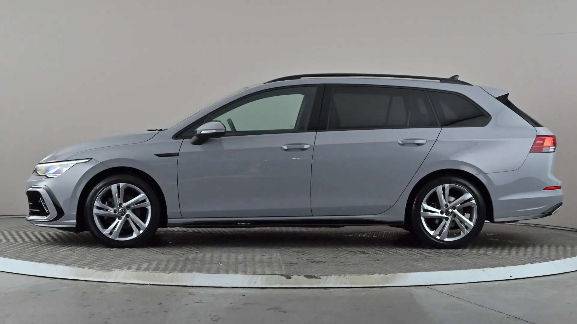 A 2022 VOLKSWAGEN GOLF 1.5 eTSI 150 R-Line DSG A 2022 VOLKSWAGEN GOLF 1.5 eTSI 150 R-Line DSG