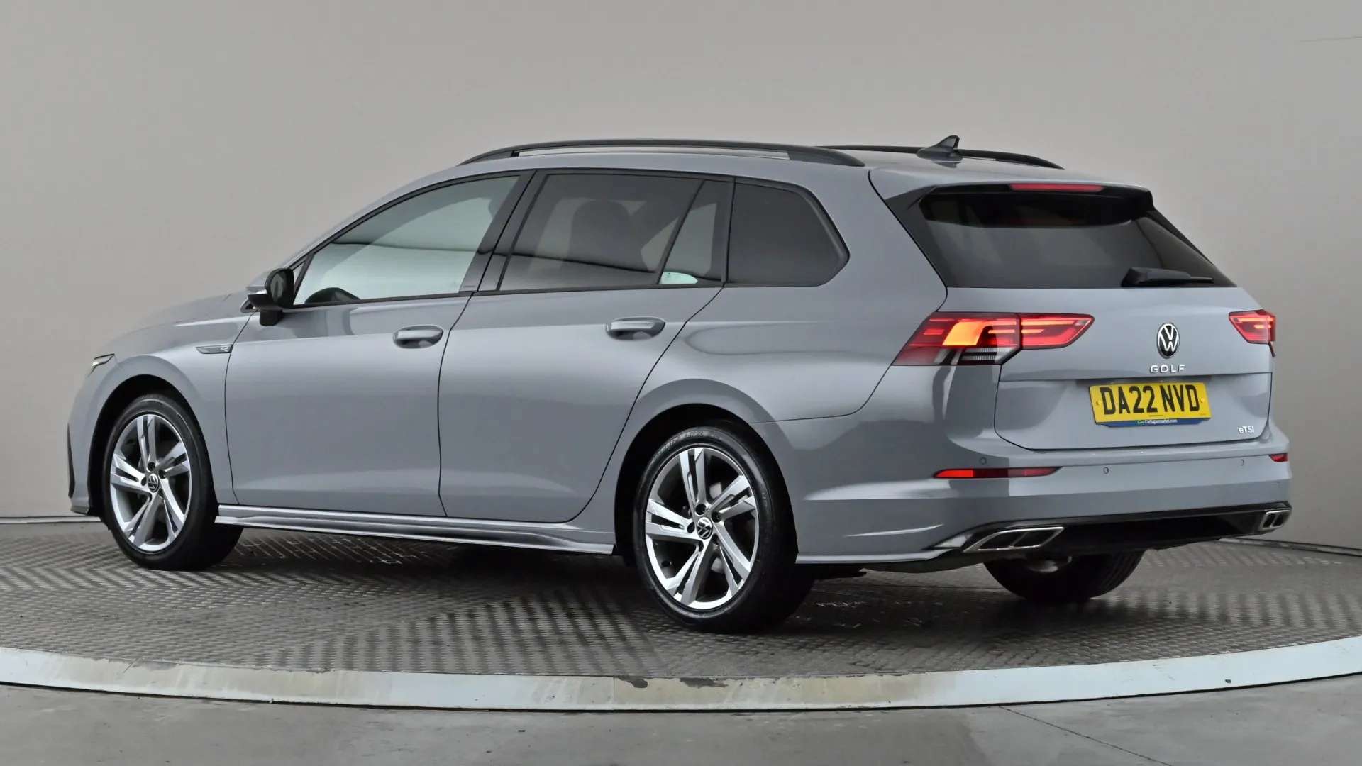 A 2022 VOLKSWAGEN GOLF 1.5 eTSI 150 R-Line DSG A 2022 VOLKSWAGEN GOLF 1.5 eTSI 150 R-Line DSG