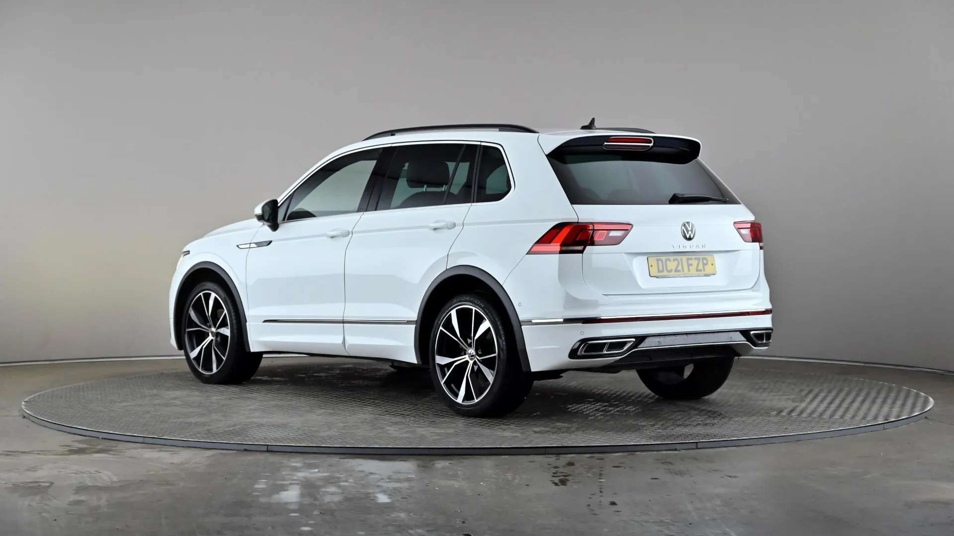 A 2021 VOLKSWAGEN TIGUAN 1.5 TSI 150 R-Line DSG A 2021 VOLKSWAGEN TIGUAN 1.5 TSI 150 R-Line DSG