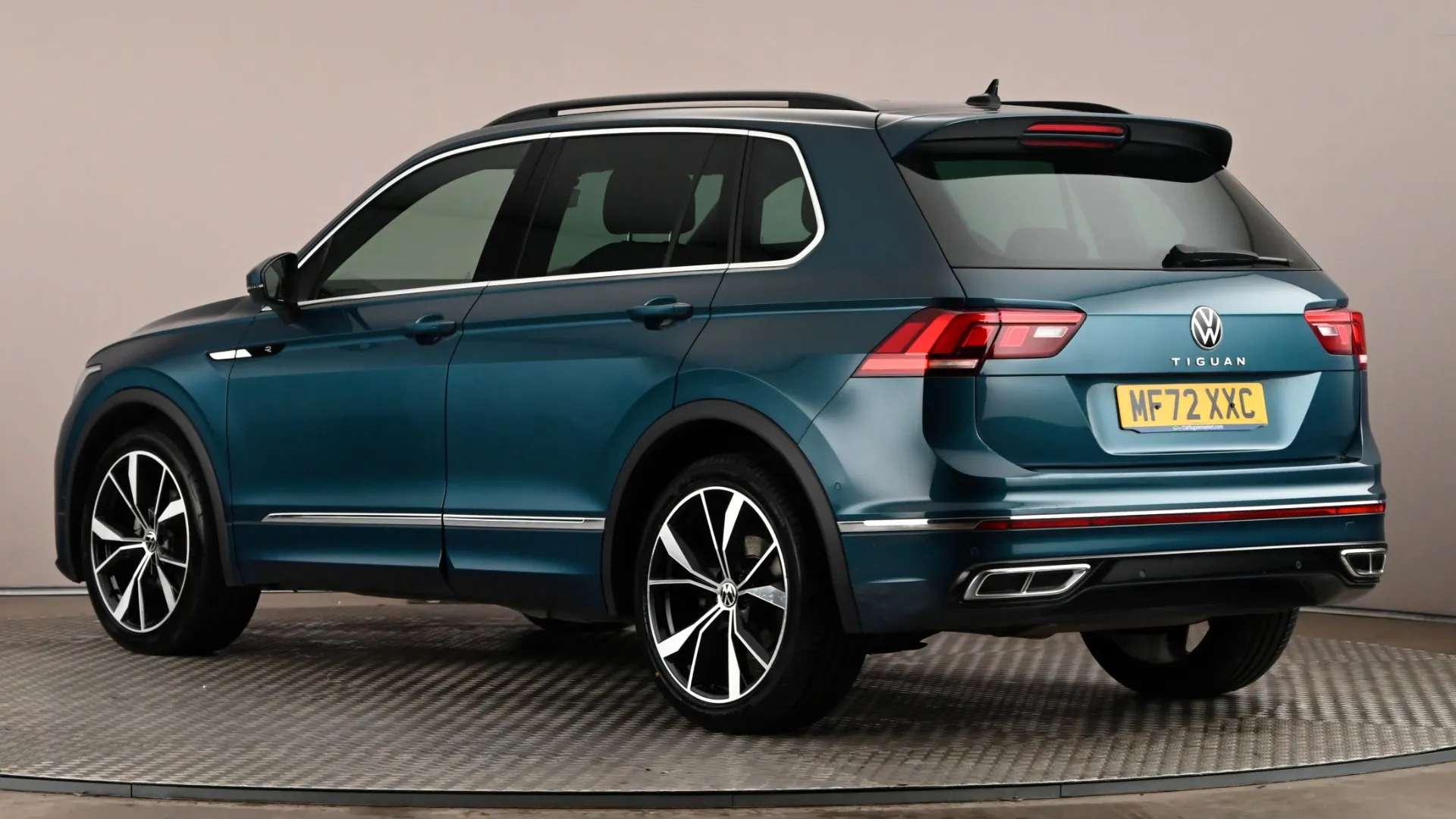 A 2022 VOLKSWAGEN TIGUAN 1.5 TSI 150 R-Line DSG A 2022 VOLKSWAGEN TIGUAN 1.5 TSI 150 R-Line DSG