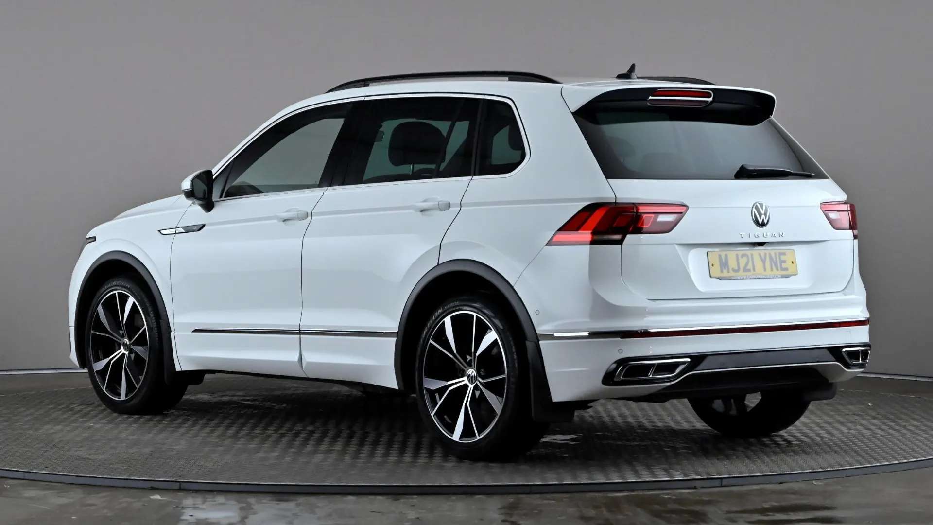 A 2021 VOLKSWAGEN TIGUAN 1.5 TSI 150 R-Line DSG A 2021 VOLKSWAGEN TIGUAN 1.5 TSI 150 R-Line DSG