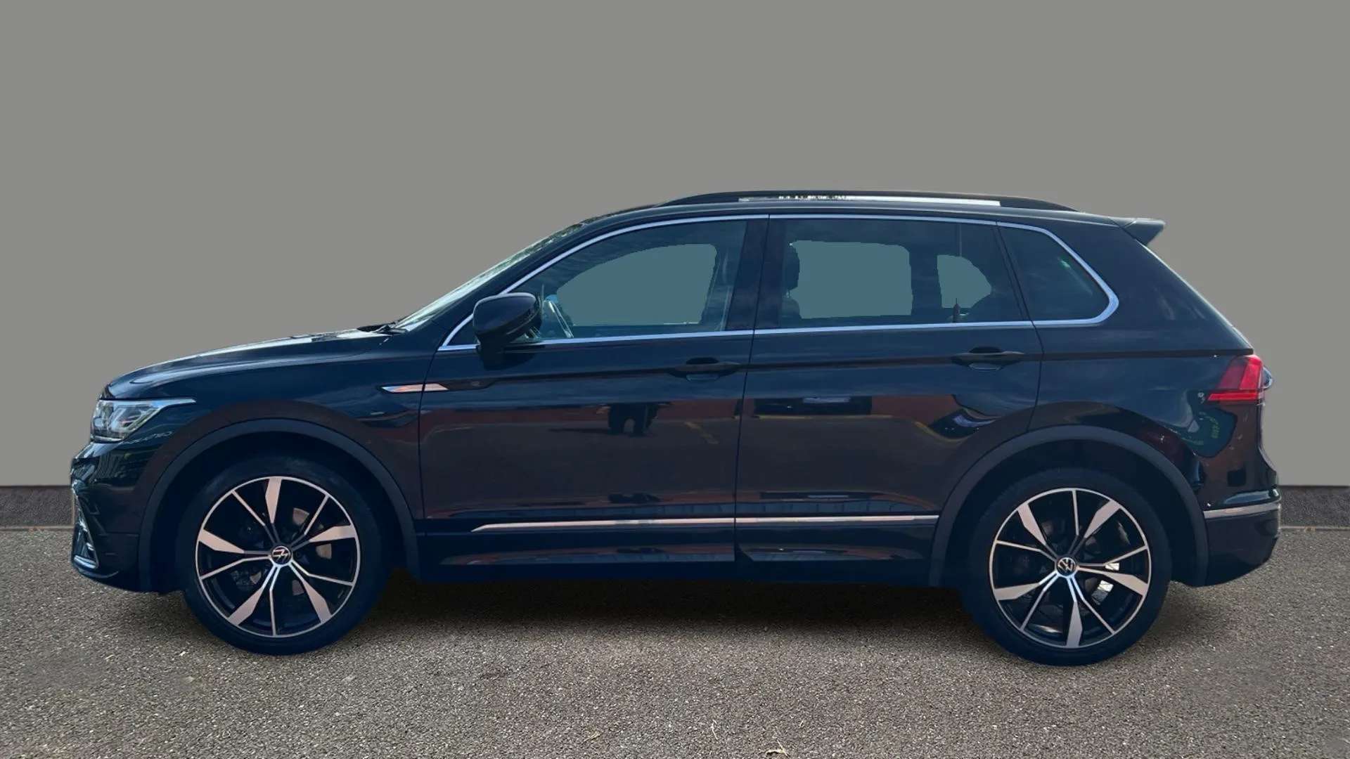 A 2021 VOLKSWAGEN TIGUAN 1.5 TSI 150 R-Line DSG A 2021 VOLKSWAGEN TIGUAN 1.5 TSI 150 R-Line DSG