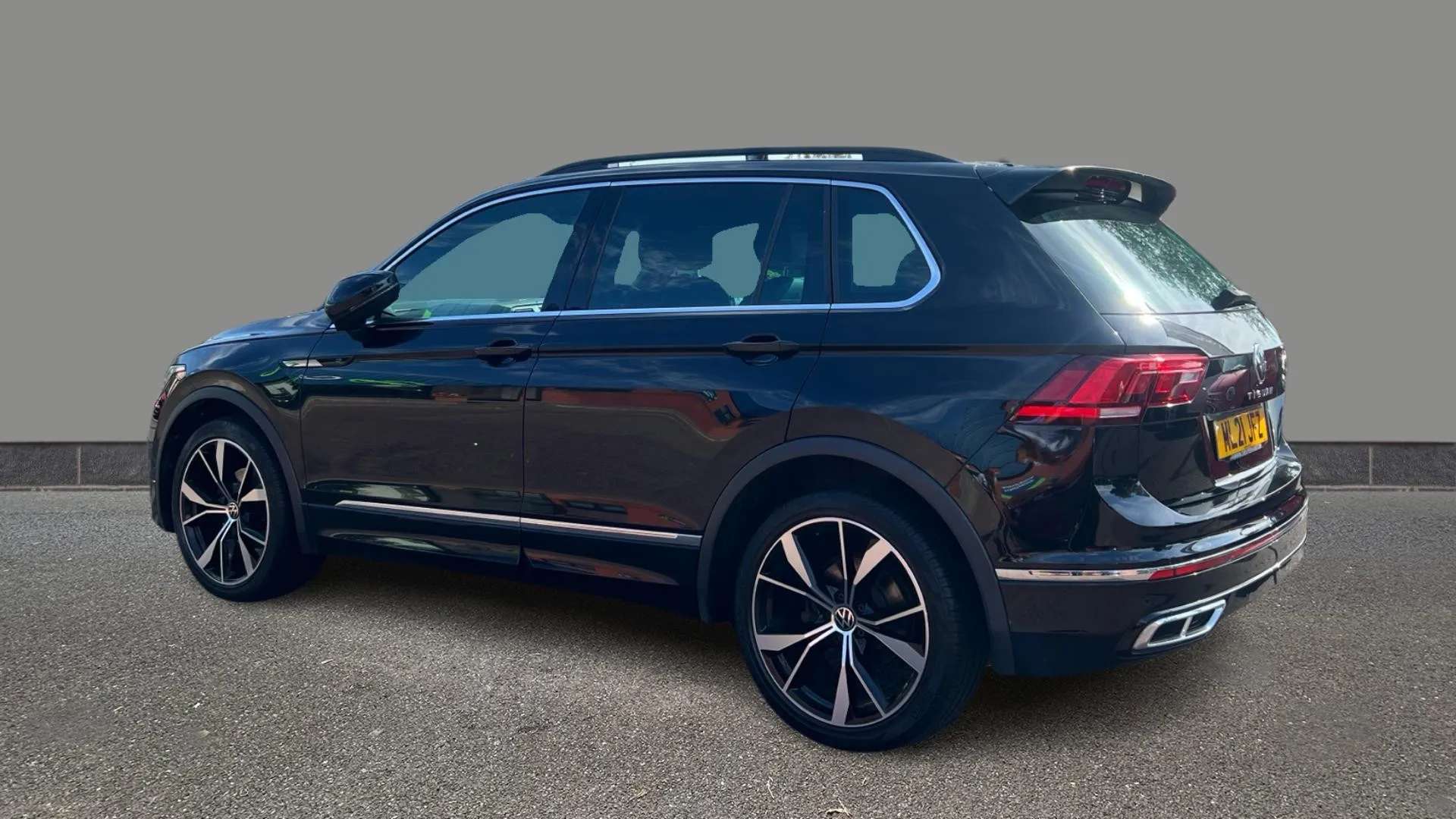 A 2021 VOLKSWAGEN TIGUAN 1.5 TSI 150 R-Line DSG A 2021 VOLKSWAGEN TIGUAN 1.5 TSI 150 R-Line DSG