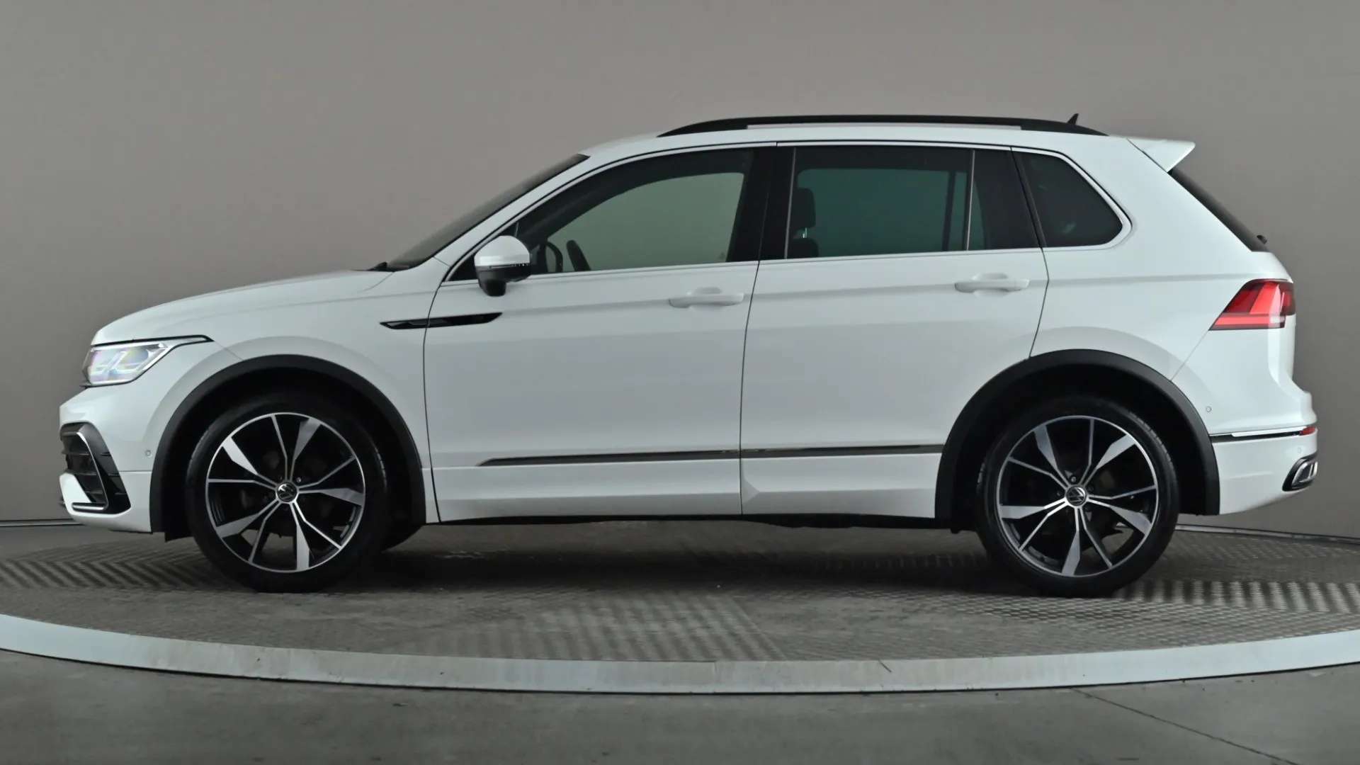 A 2023 VOLKSWAGEN TIGUAN 1.5 TSI 150 R-Line DSG A 2023 VOLKSWAGEN TIGUAN 1.5 TSI 150 R-Line DSG