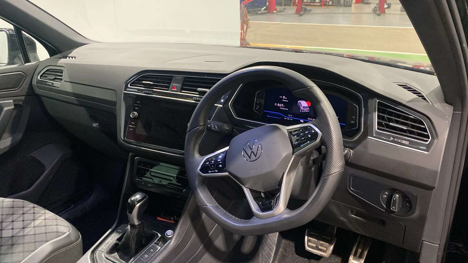 A 2020 VOLKSWAGEN TIGUAN 1.5 TSI 150 R-Line DSG A 2020 VOLKSWAGEN TIGUAN 1.5 TSI 150 R-Line DSG