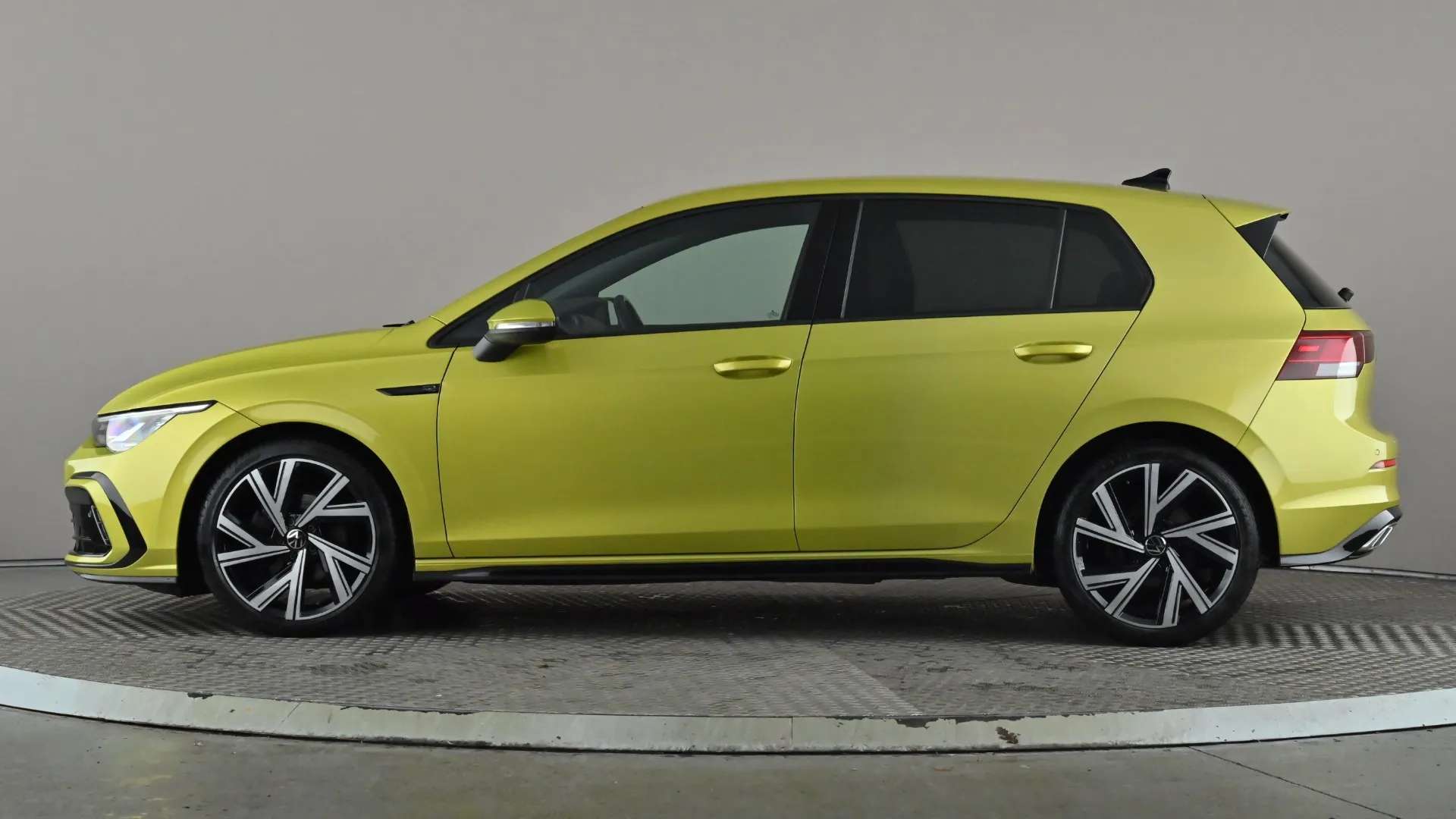 A 2022 VOLKSWAGEN GOLF 1.5 eTSI 150 R-Line DSG A 2022 VOLKSWAGEN GOLF 1.5 eTSI 150 R-Line DSG