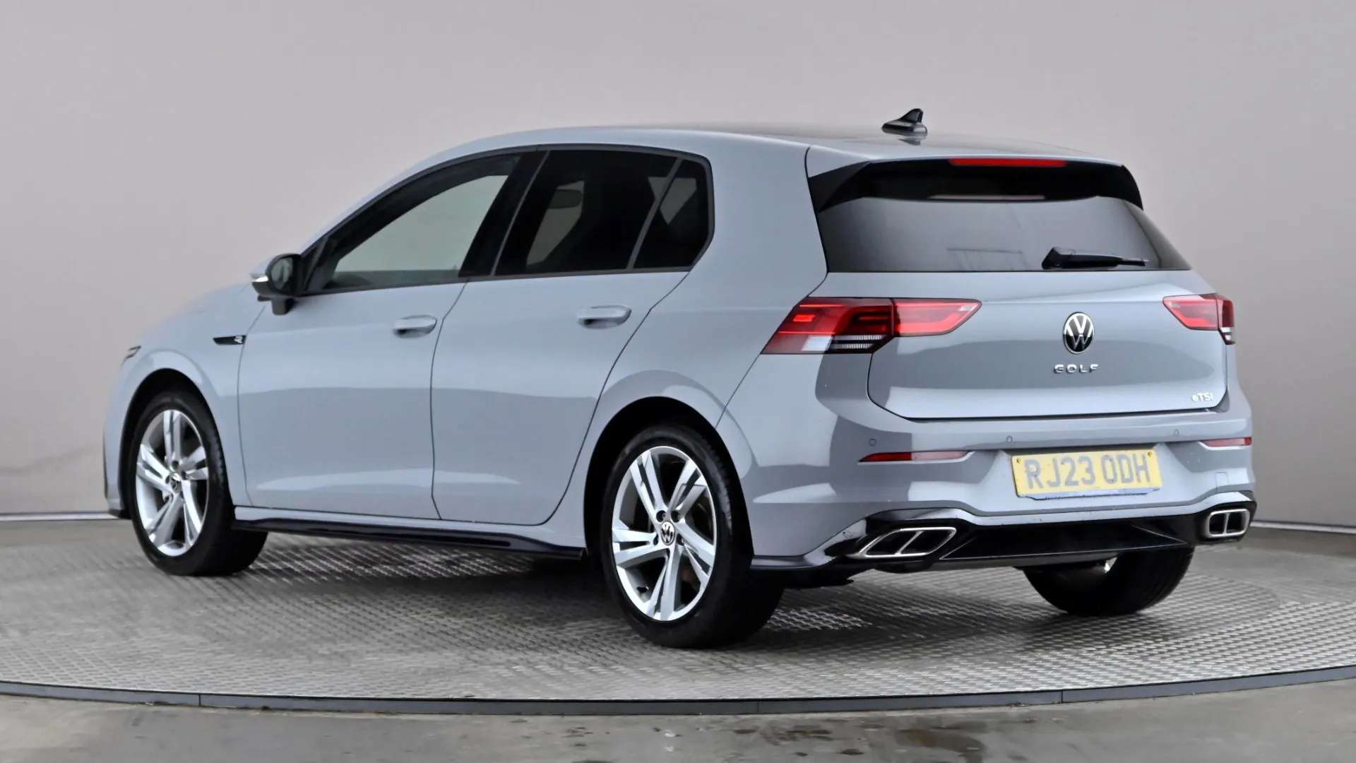 A 2023 VOLKSWAGEN GOLF 1.5 eTSI 150 R-Line DSG A 2023 VOLKSWAGEN GOLF 1.5 eTSI 150 R-Line DSG
