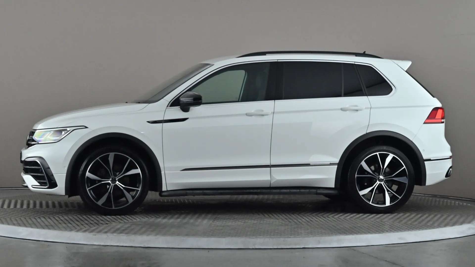 A 2023 VOLKSWAGEN TIGUAN 1.5 TSI 150 R-Line DSG A 2023 VOLKSWAGEN TIGUAN 1.5 TSI 150 R-Line DSG