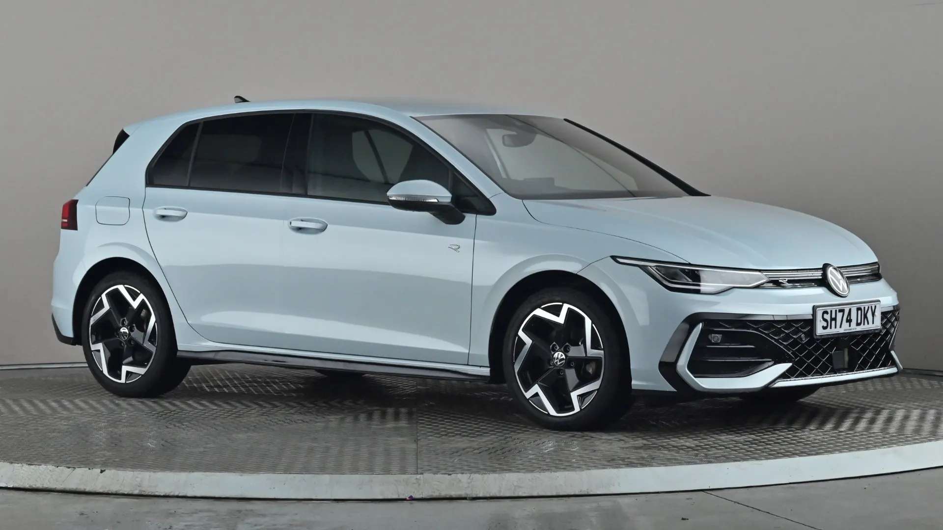 A 2024 VOLKSWAGEN GOLF 2.0 TDI 150 R-Line DSG A 2024 VOLKSWAGEN GOLF 2.0 TDI 150 R-Line DSG