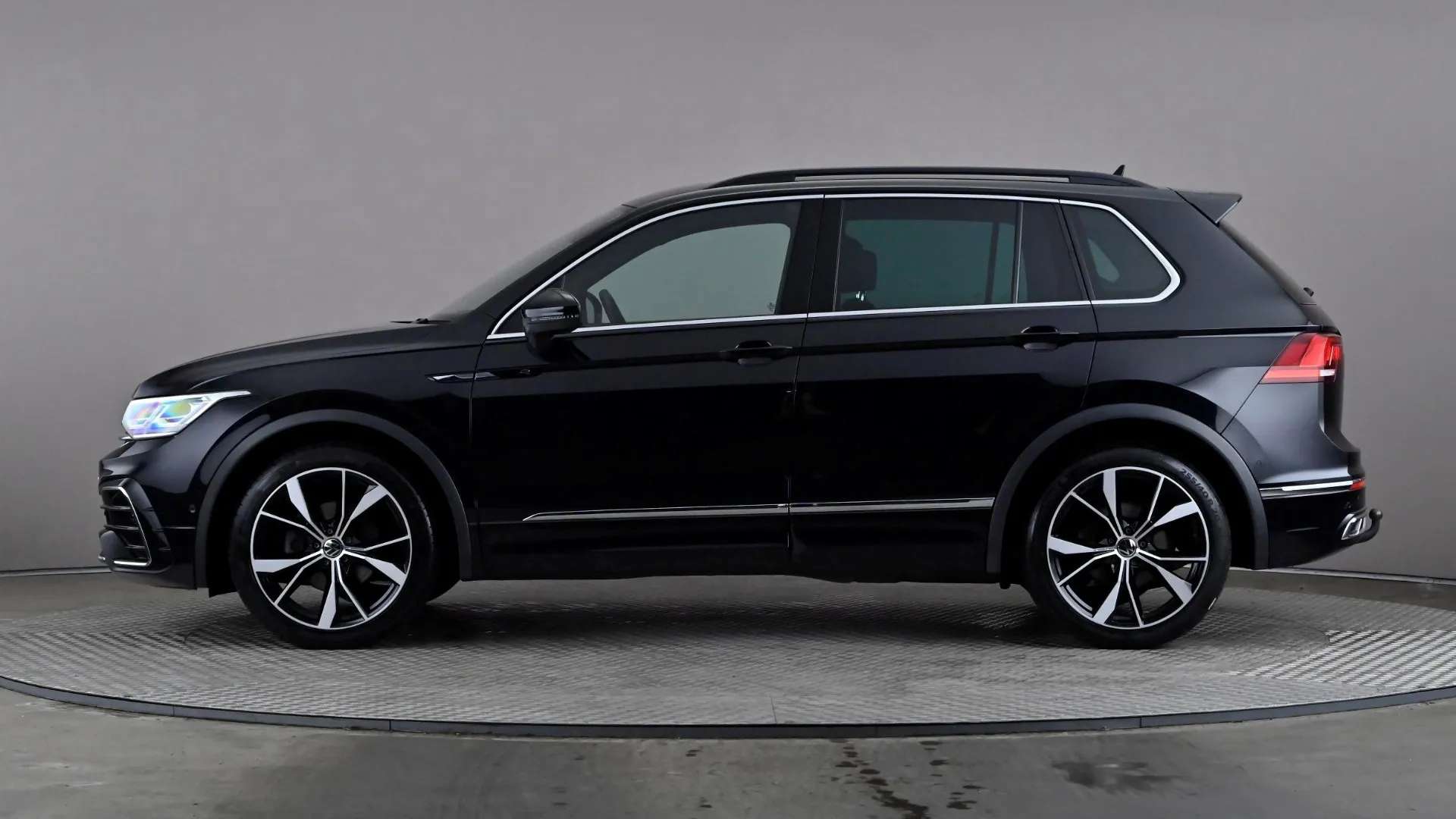 A 2023 VOLKSWAGEN TIGUAN 1.5 TSI 150 R-Line DSG A 2023 VOLKSWAGEN TIGUAN 1.5 TSI 150 R-Line DSG