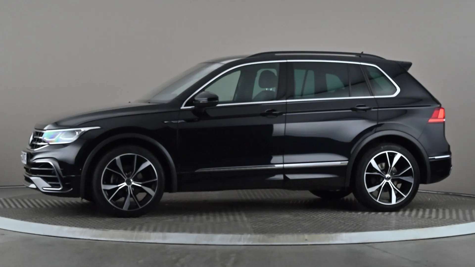 A 2023 VOLKSWAGEN TIGUAN 1.5 TSI 150 R-Line DSG A 2023 VOLKSWAGEN TIGUAN 1.5 TSI 150 R-Line DSG