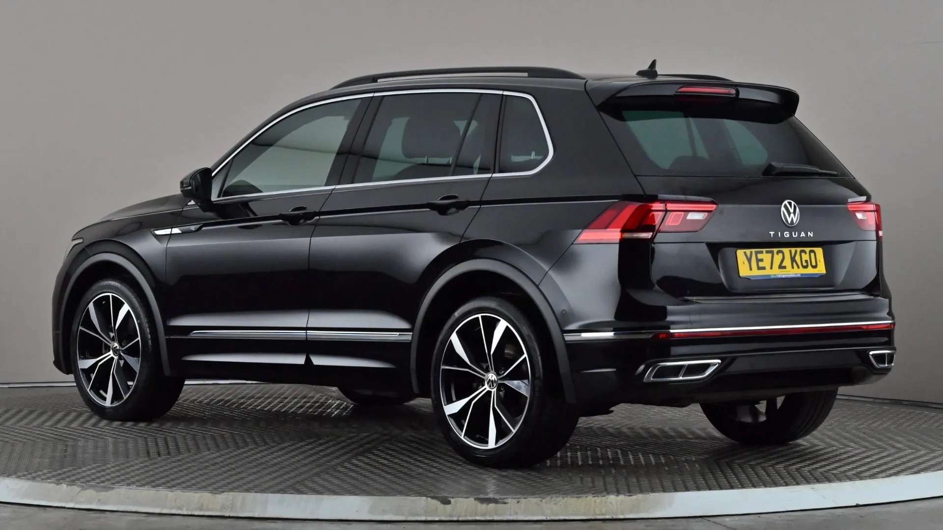 A 2022 VOLKSWAGEN TIGUAN 1.5 TSI 150 R-Line DSG A 2022 VOLKSWAGEN TIGUAN 1.5 TSI 150 R-Line DSG