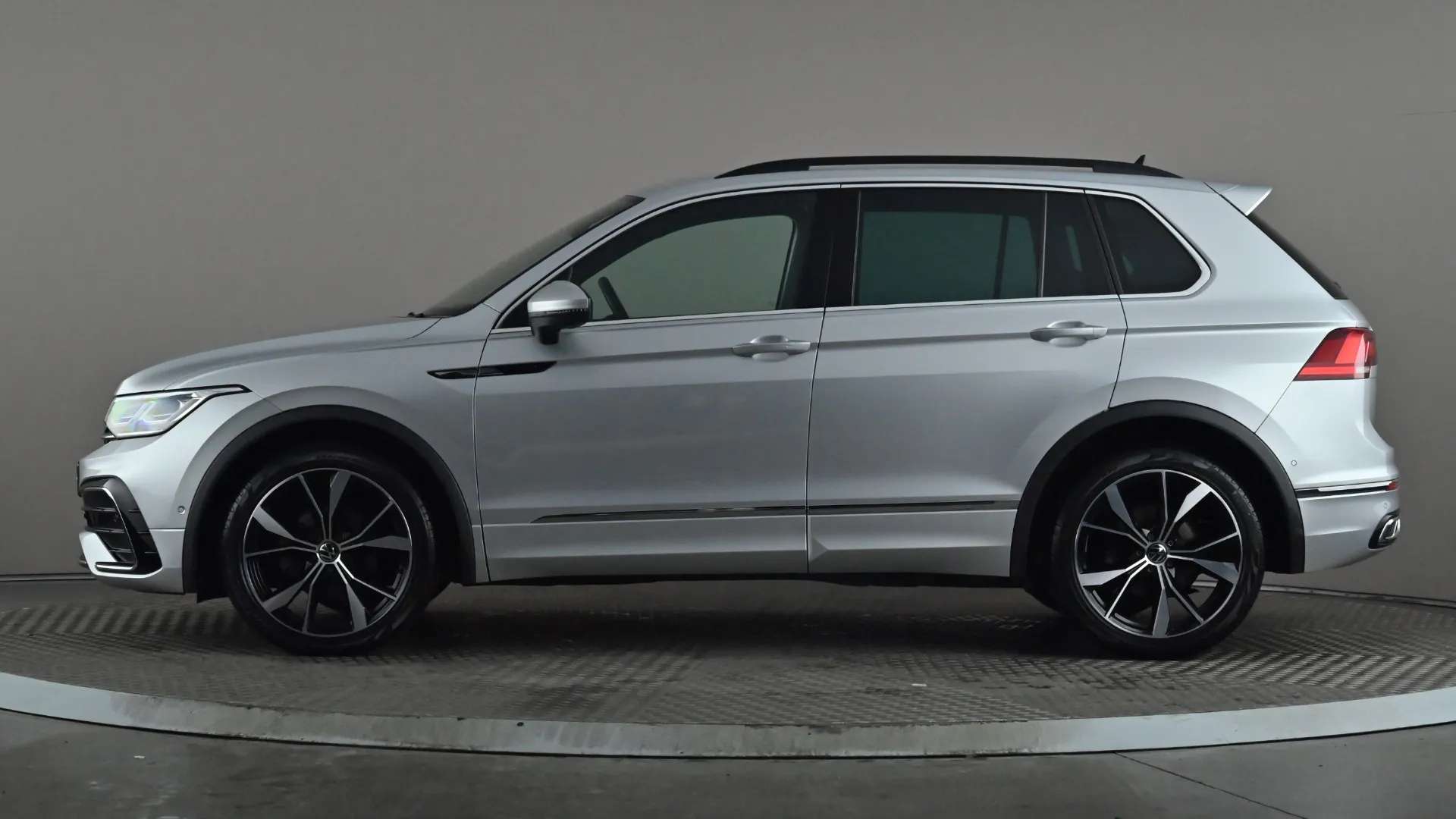 A 2023 VOLKSWAGEN TIGUAN 1.5 TSI 150 R-Line DSG A 2023 VOLKSWAGEN TIGUAN 1.5 TSI 150 R-Line DSG