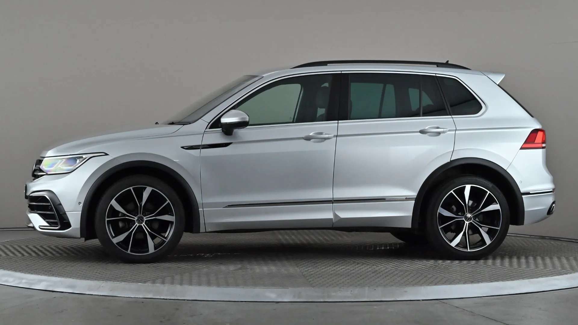 A 2023 VOLKSWAGEN TIGUAN 1.5 TSI 150 R-Line DSG A 2023 VOLKSWAGEN TIGUAN 1.5 TSI 150 R-Line DSG
