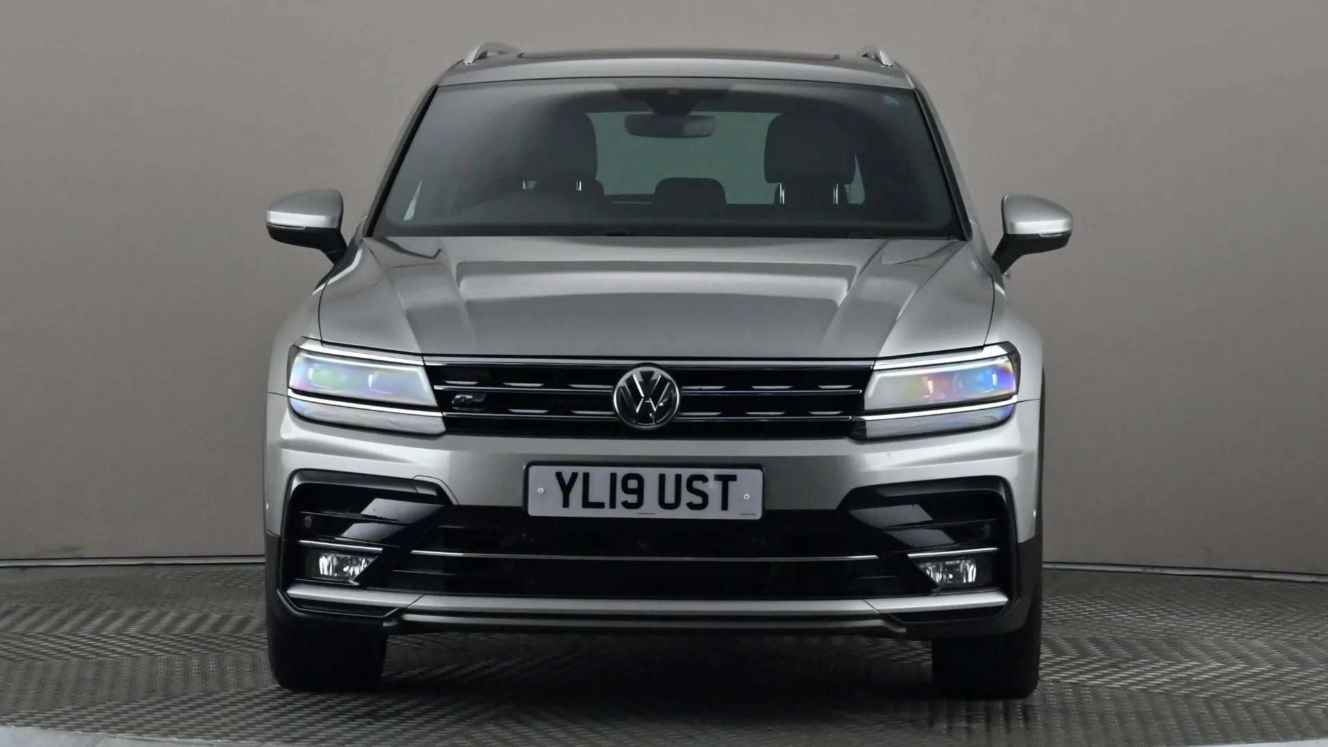 A 2019 VOLKSWAGEN TIGUAN 2.0 TDi 150 R-Line DSG A 2019 VOLKSWAGEN TIGUAN 2.0 TDi 150 R-Line DSG