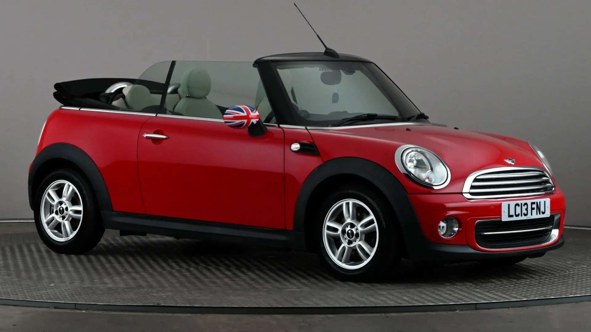 A 2013 MINI CONVERTIBLE 1.6 Cooper Auto A 2013 MINI CONVERTIBLE 1.6 Cooper Auto