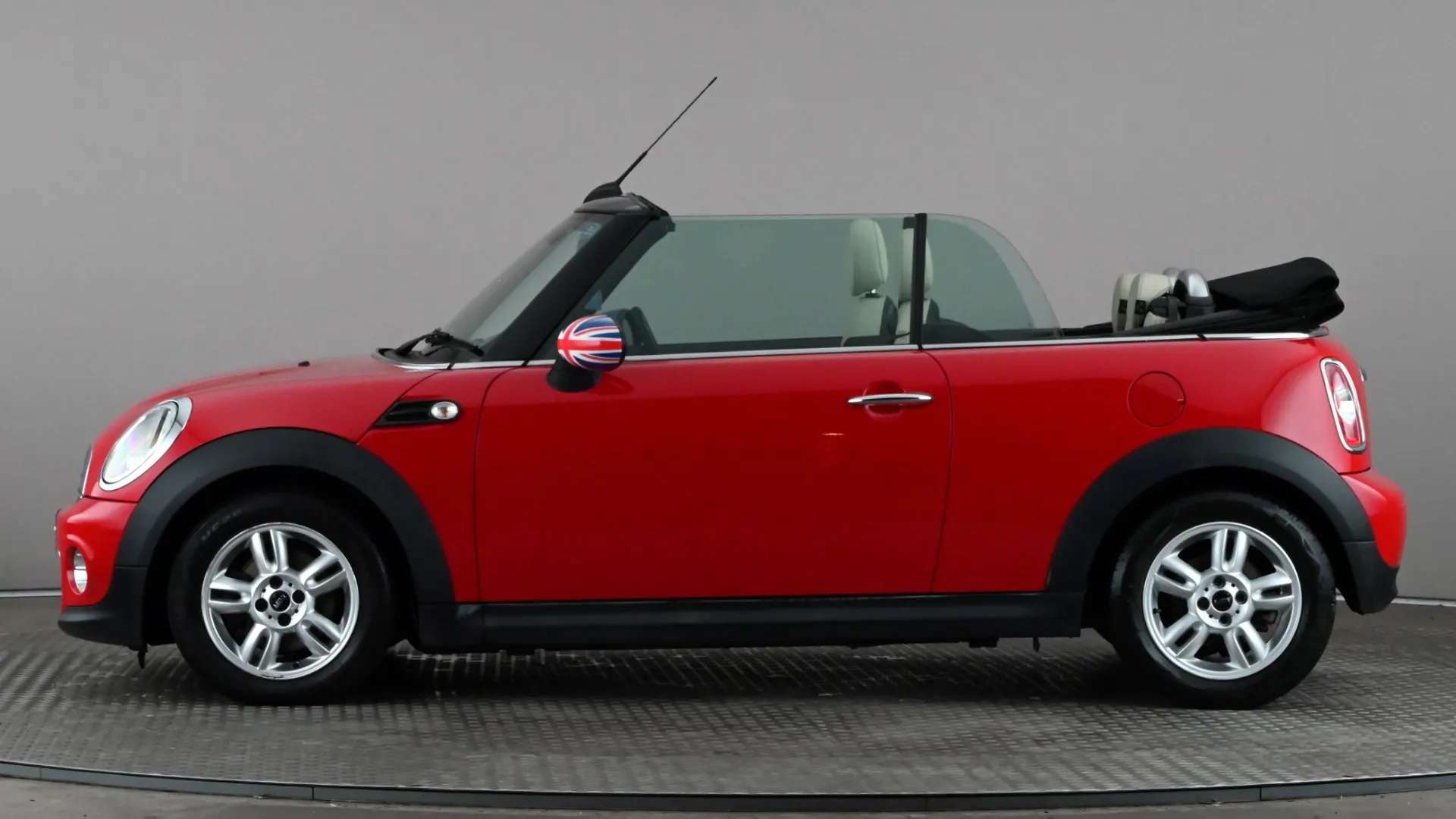 A 2013 MINI CONVERTIBLE 1.6 Cooper Auto A 2013 MINI CONVERTIBLE 1.6 Cooper Auto