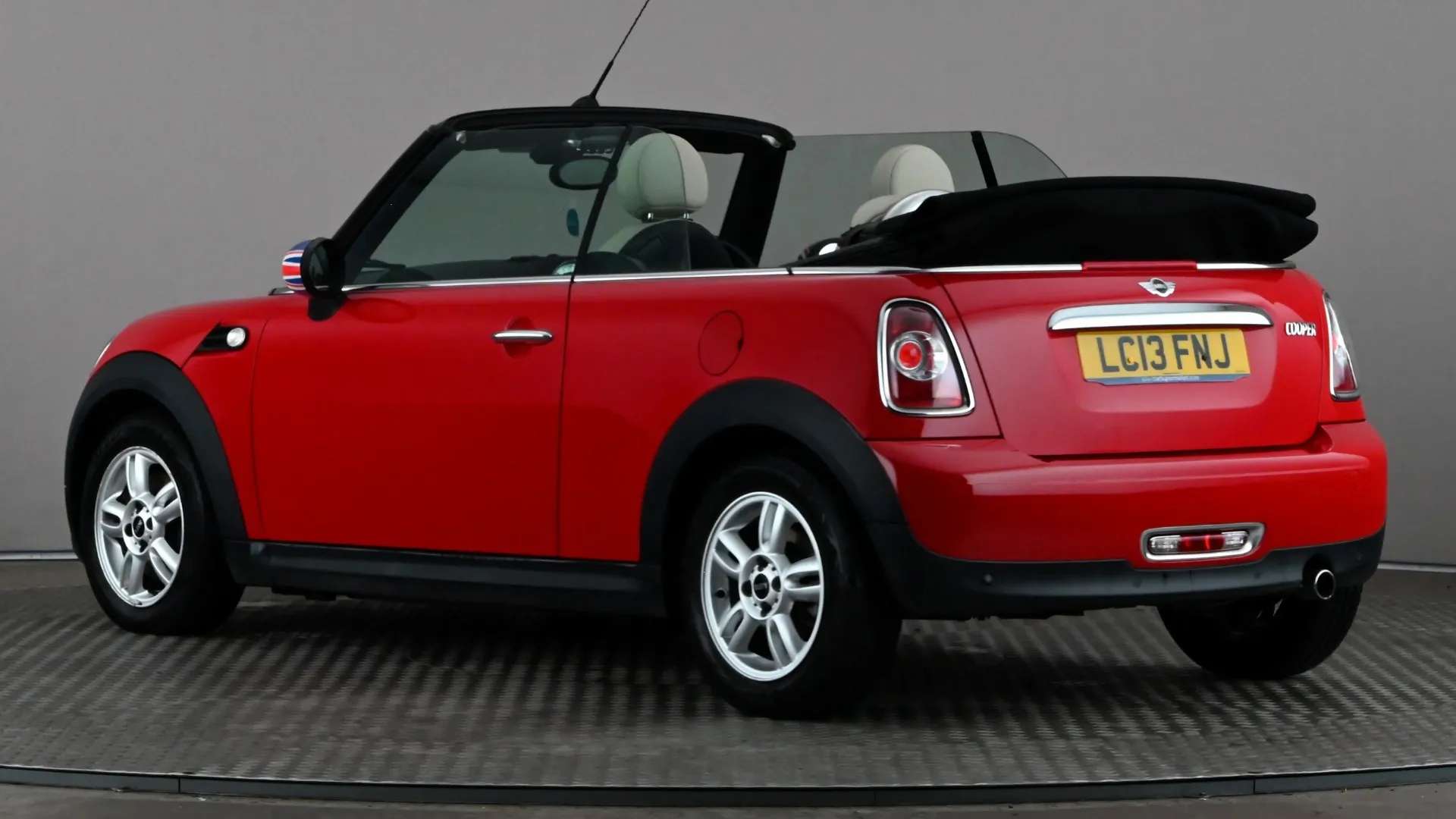 A 2013 MINI CONVERTIBLE 1.6 Cooper Auto A 2013 MINI CONVERTIBLE 1.6 Cooper Auto