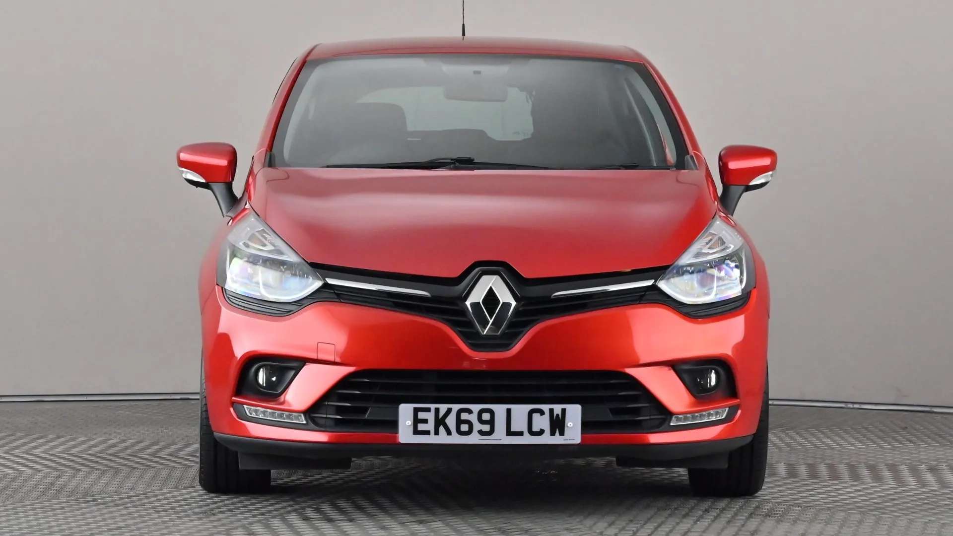 A 2019 RENAULT CLIO 0.9 TCE 90 Iconic A 2019 RENAULT CLIO 0.9 TCE 90 Iconic