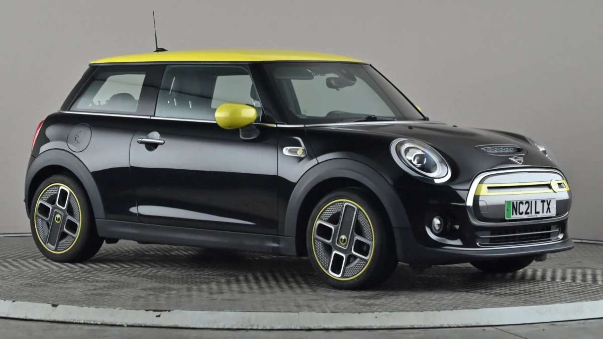 Check out this Mini Hatch 2021 Electric Automatic
