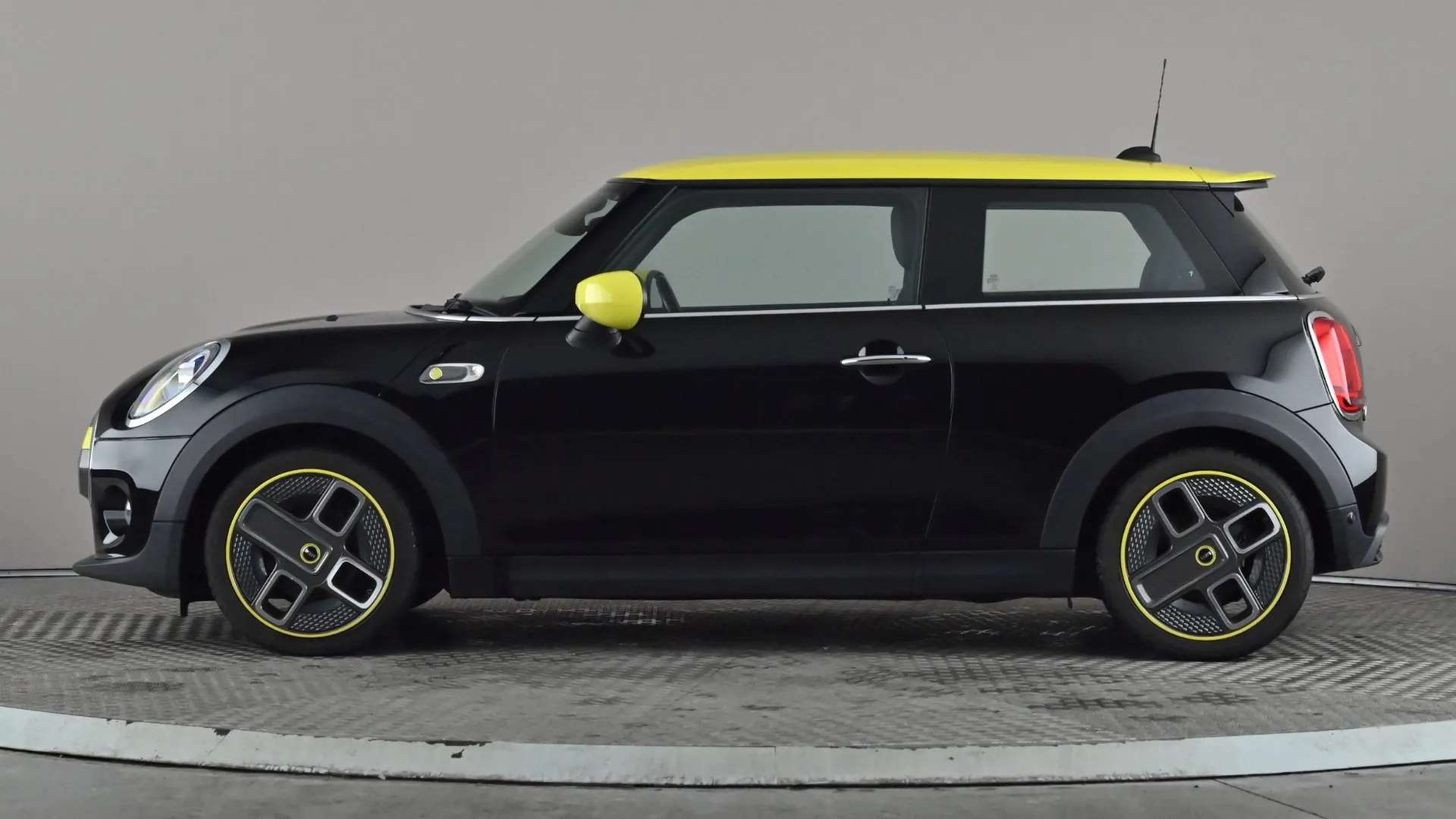 A 2021 MINI HATCH 135kW Cooper S Level 2 33kWh Auto A 2021 MINI HATCH 135kW Cooper S Level 2 33kWh Auto