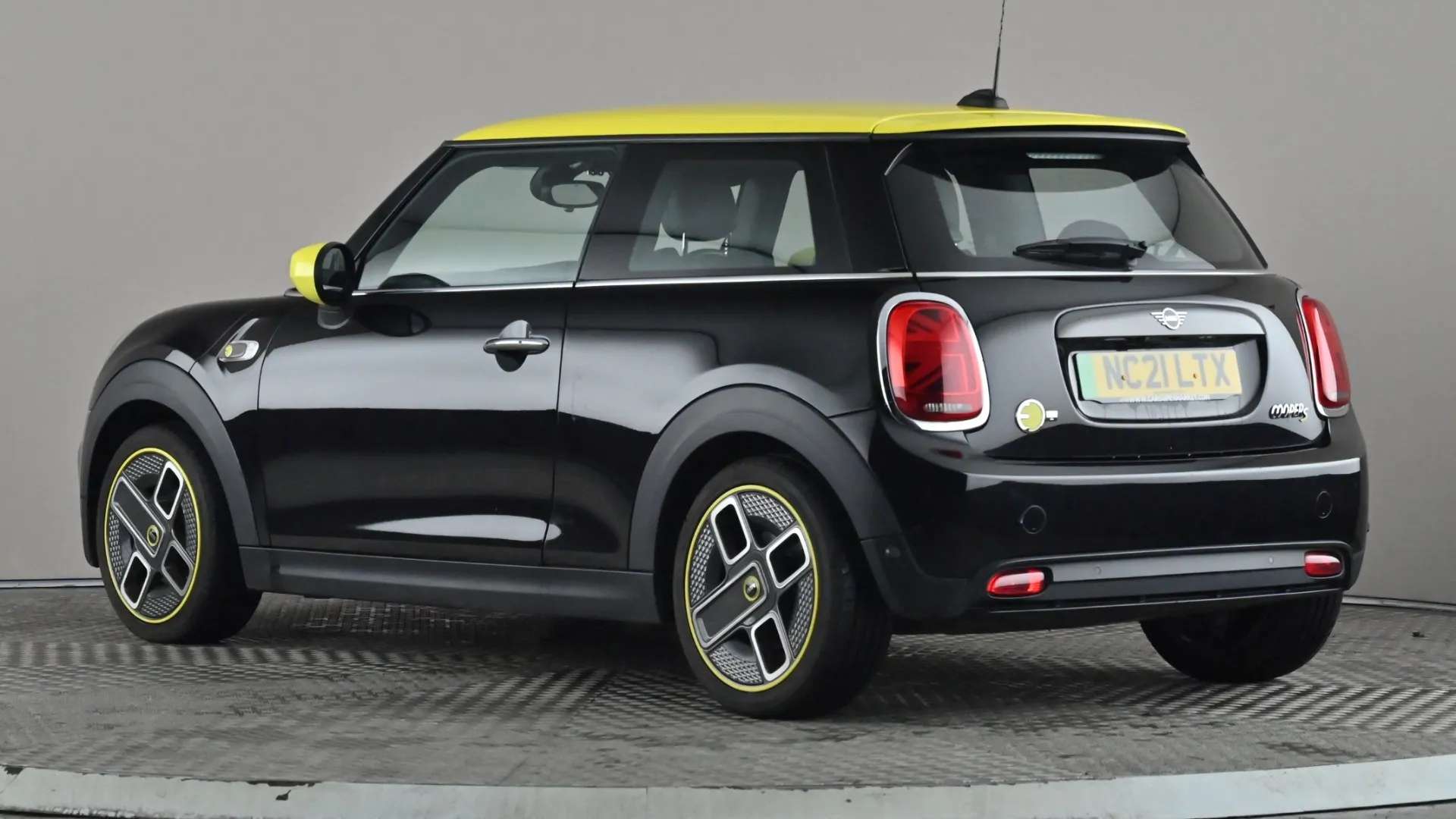 A 2021 MINI HATCH 135kW Cooper S Level 2 33kWh Auto A 2021 MINI HATCH 135kW Cooper S Level 2 33kWh Auto