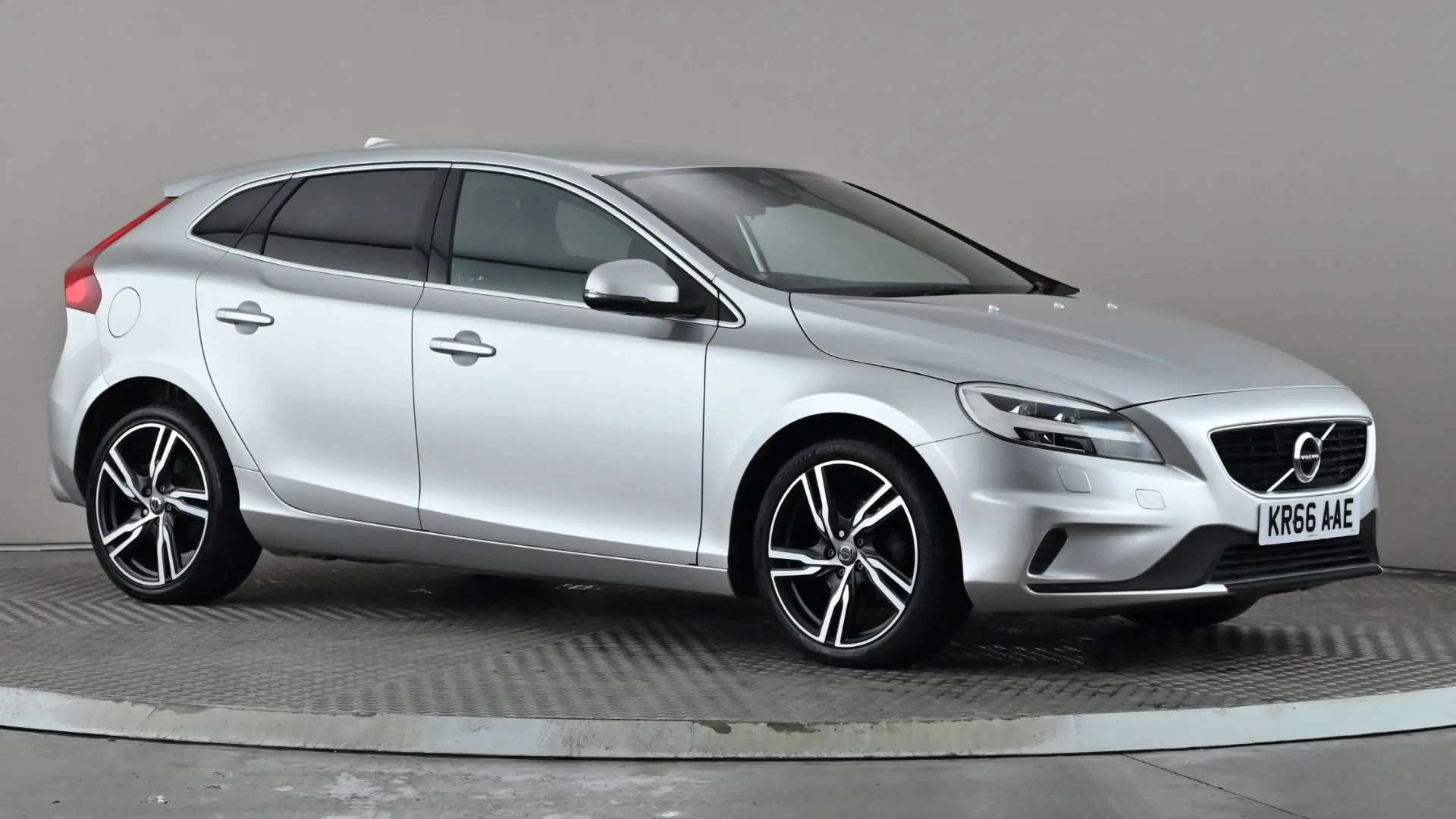 2016 VOLVO V40 2016 VOLVO V40