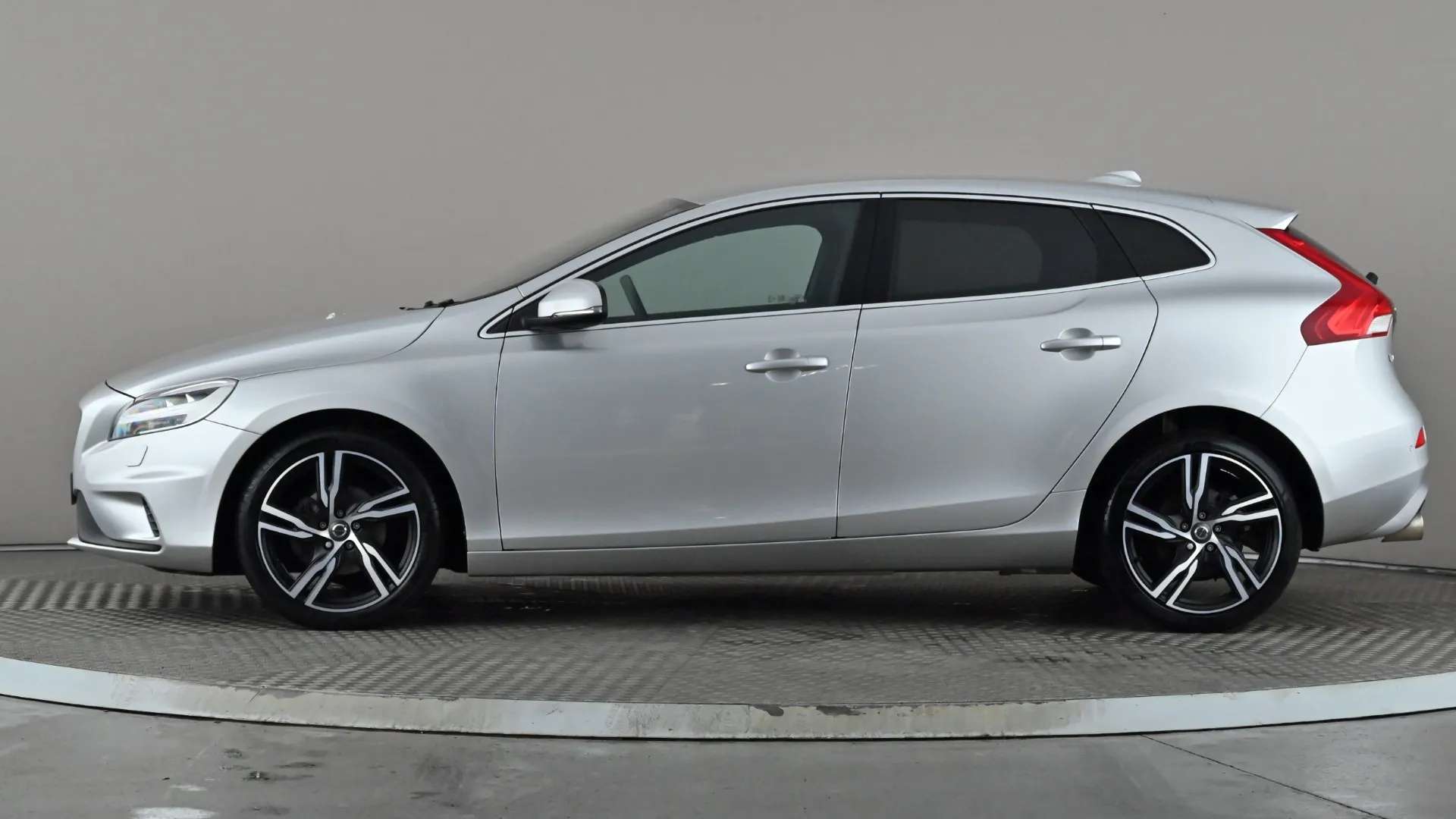 2016 VOLVO V40 2016 VOLVO V40