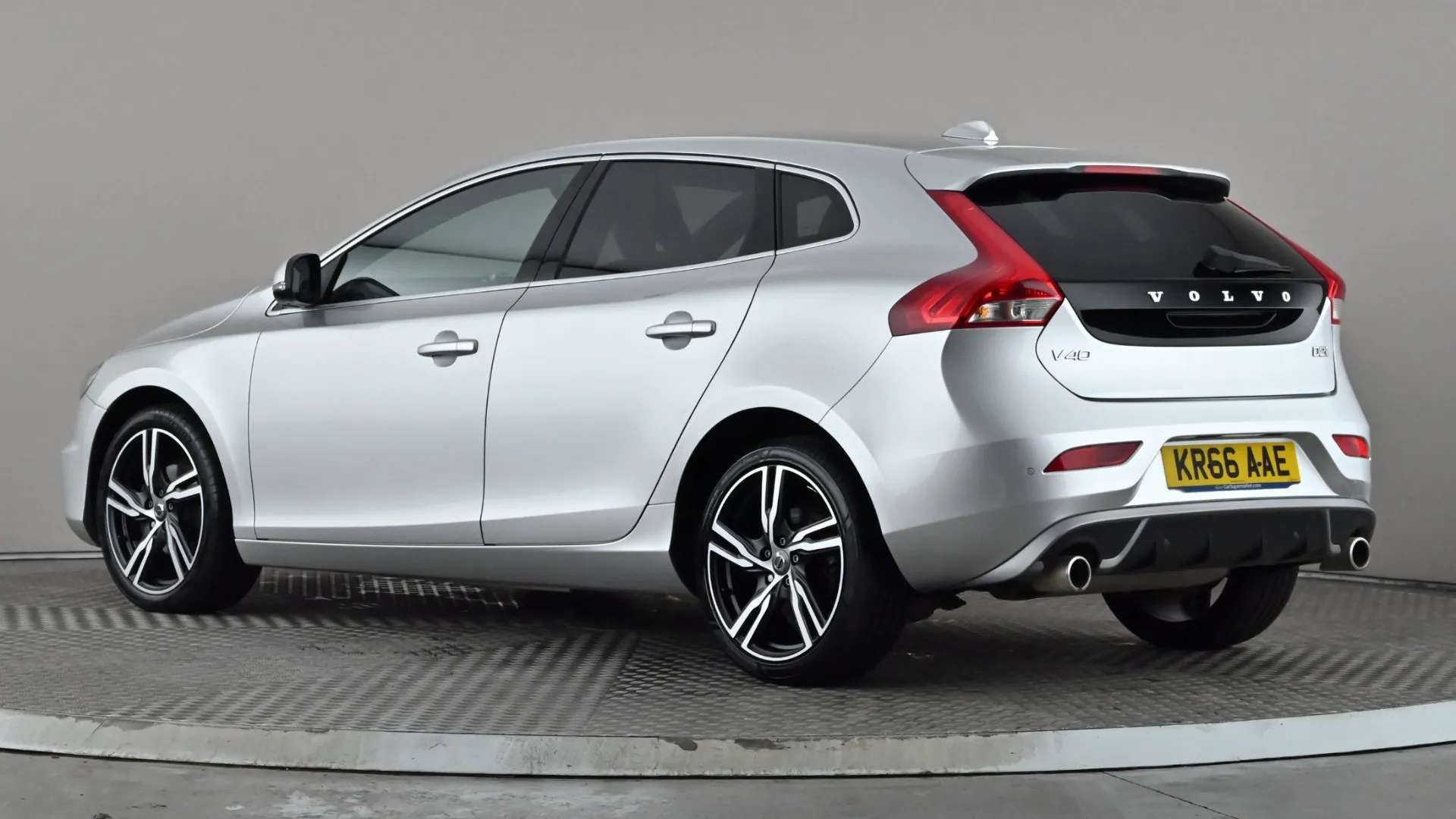 2016 VOLVO V40 2016 VOLVO V40
