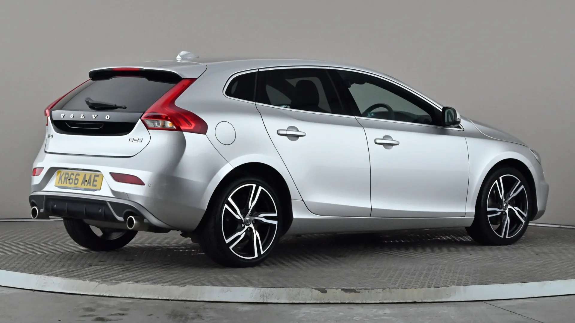 2016 VOLVO V40 2016 VOLVO V40