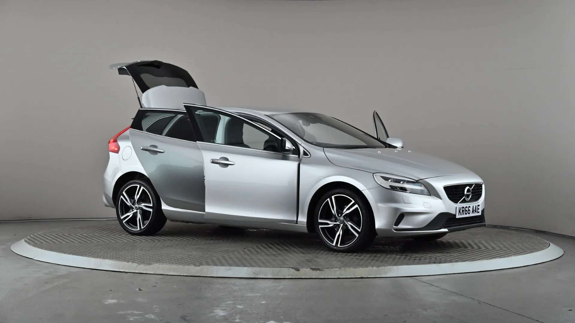 2016 VOLVO V40 2016 VOLVO V40