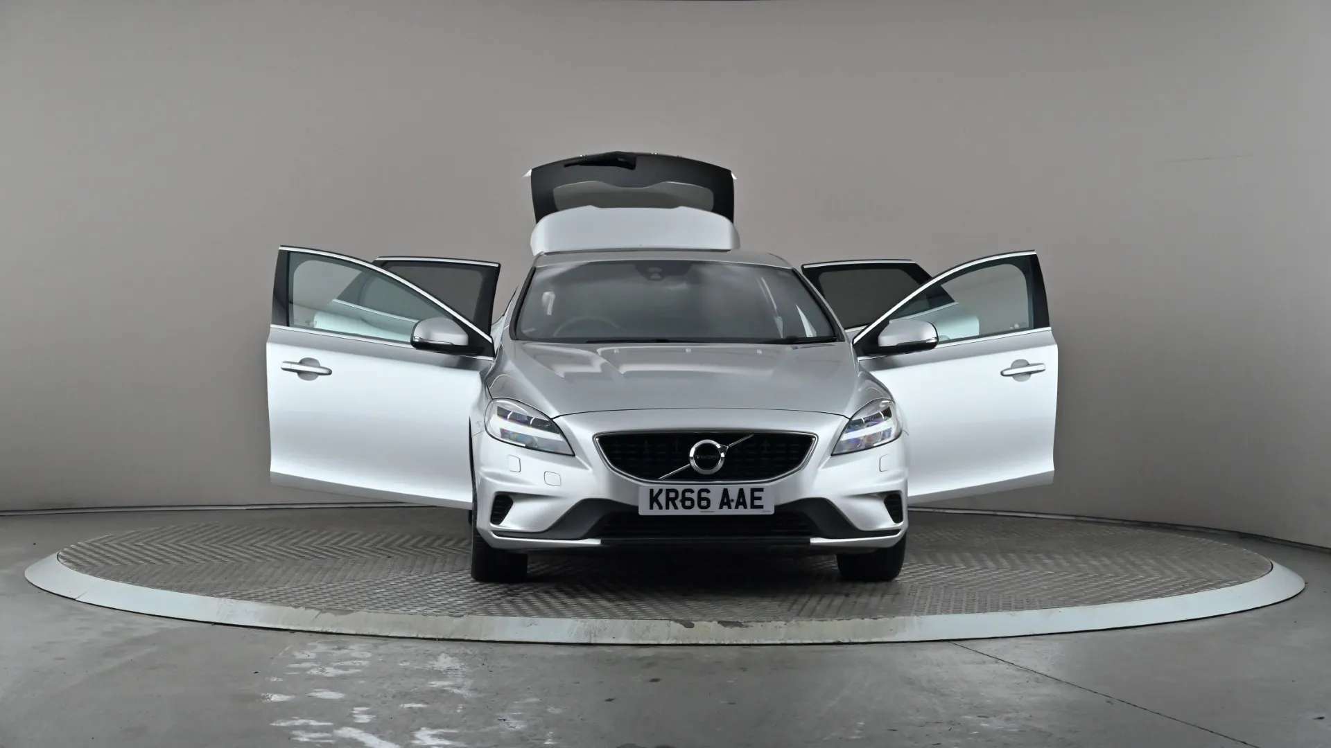 2016 VOLVO V40 2016 VOLVO V40