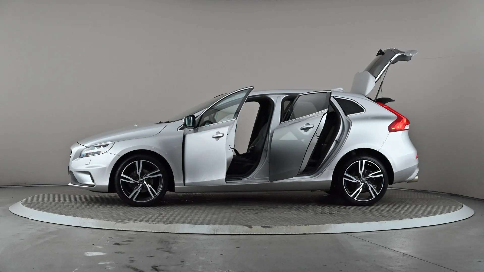 2016 VOLVO V40 2016 VOLVO V40