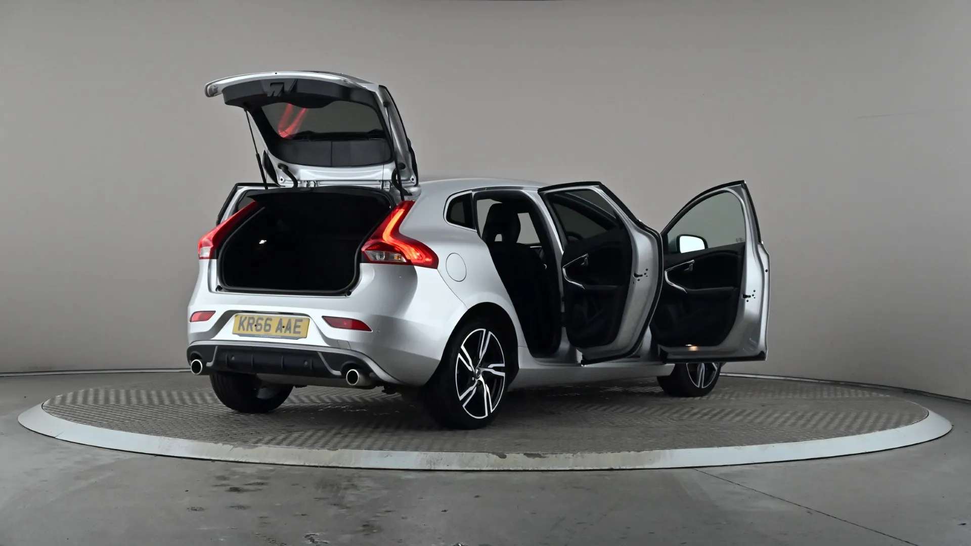 2016 VOLVO V40 2016 VOLVO V40