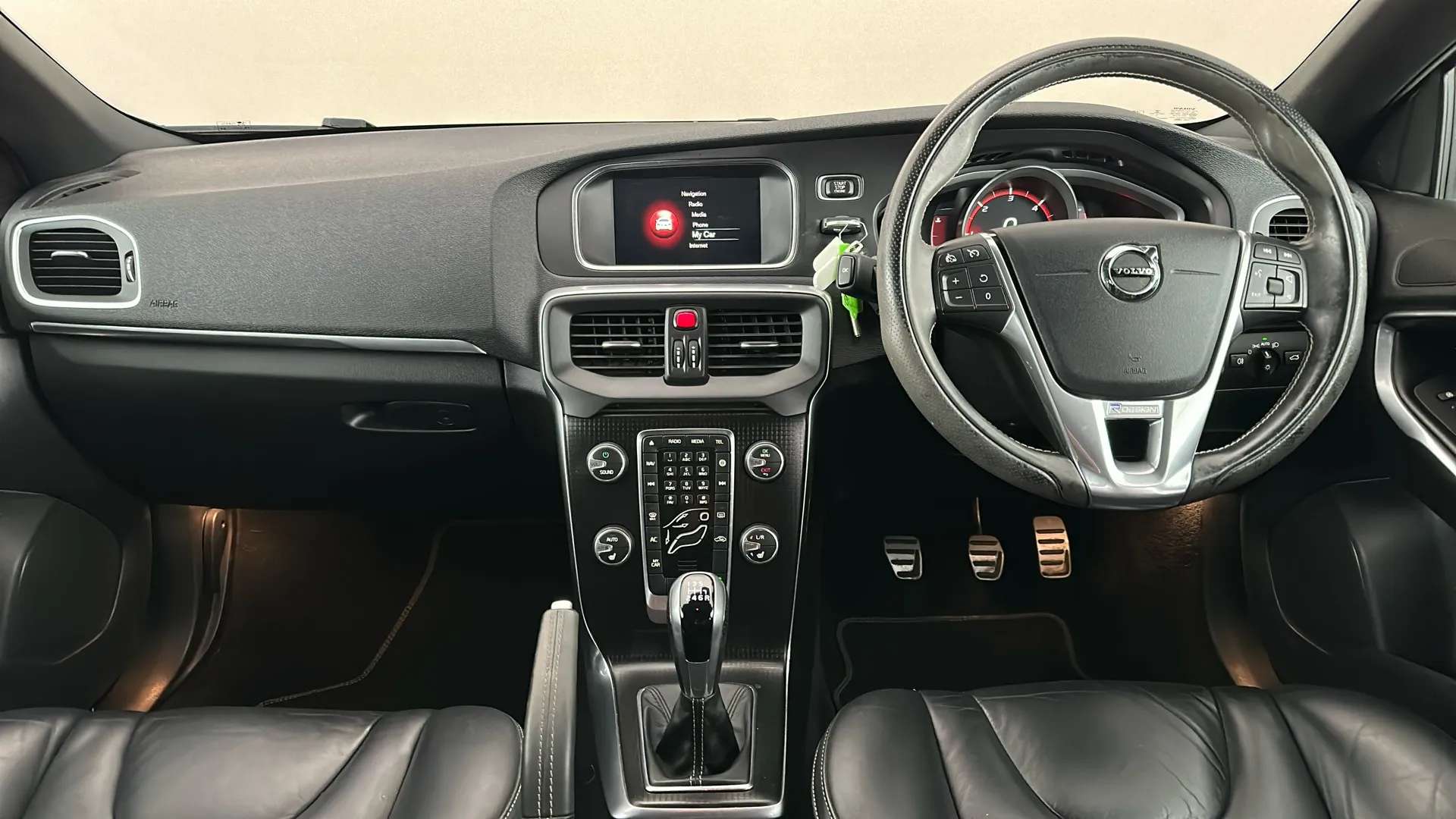 2016 VOLVO V40 2016 VOLVO V40