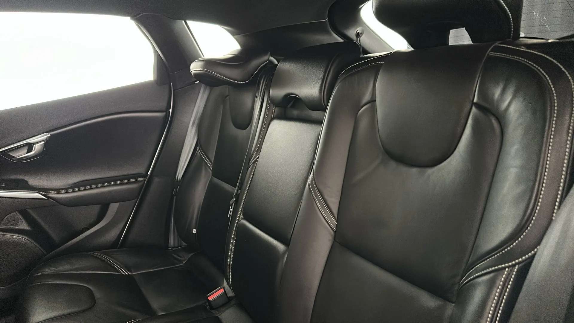 2016 VOLVO V40 2016 VOLVO V40