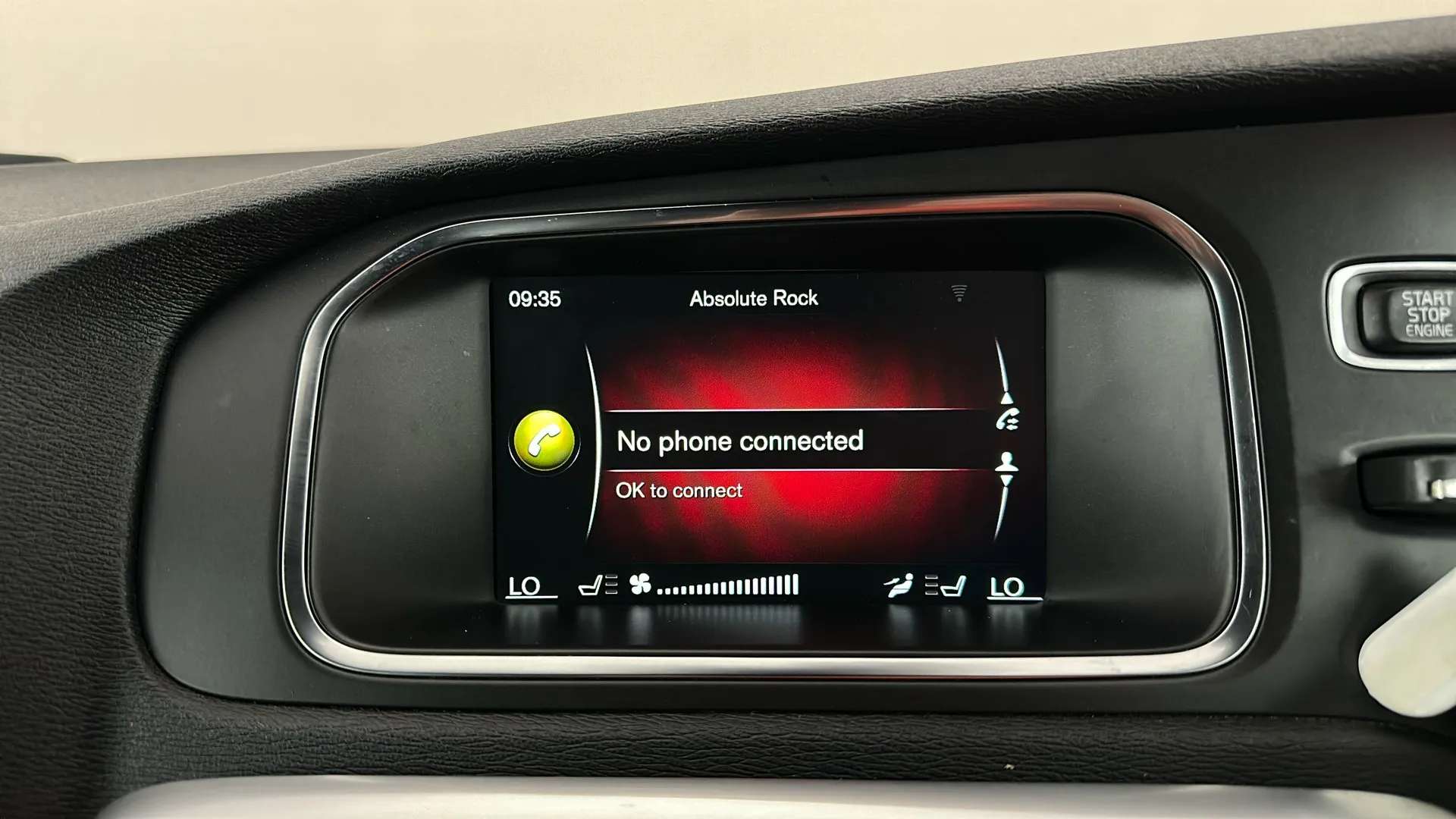 2016 VOLVO V40 2016 VOLVO V40