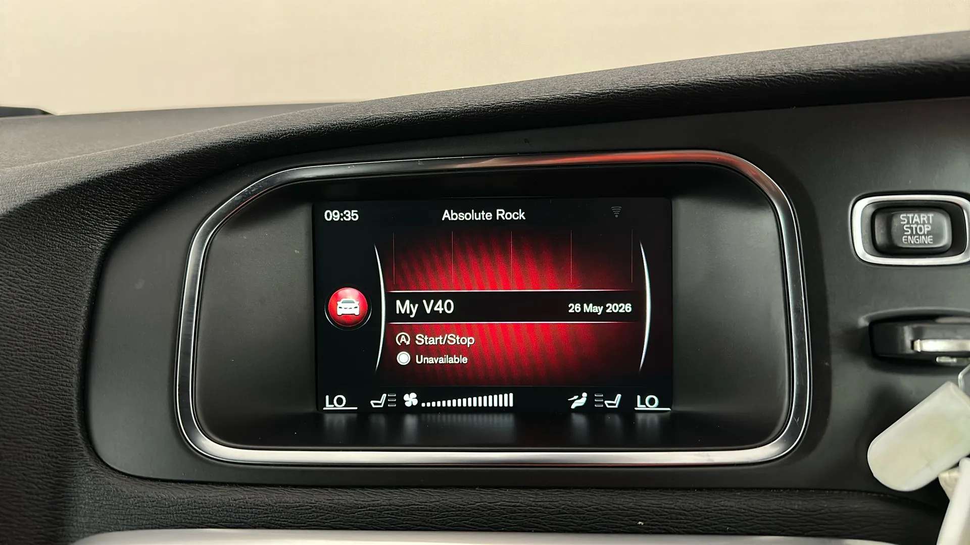 2016 VOLVO V40 2016 VOLVO V40